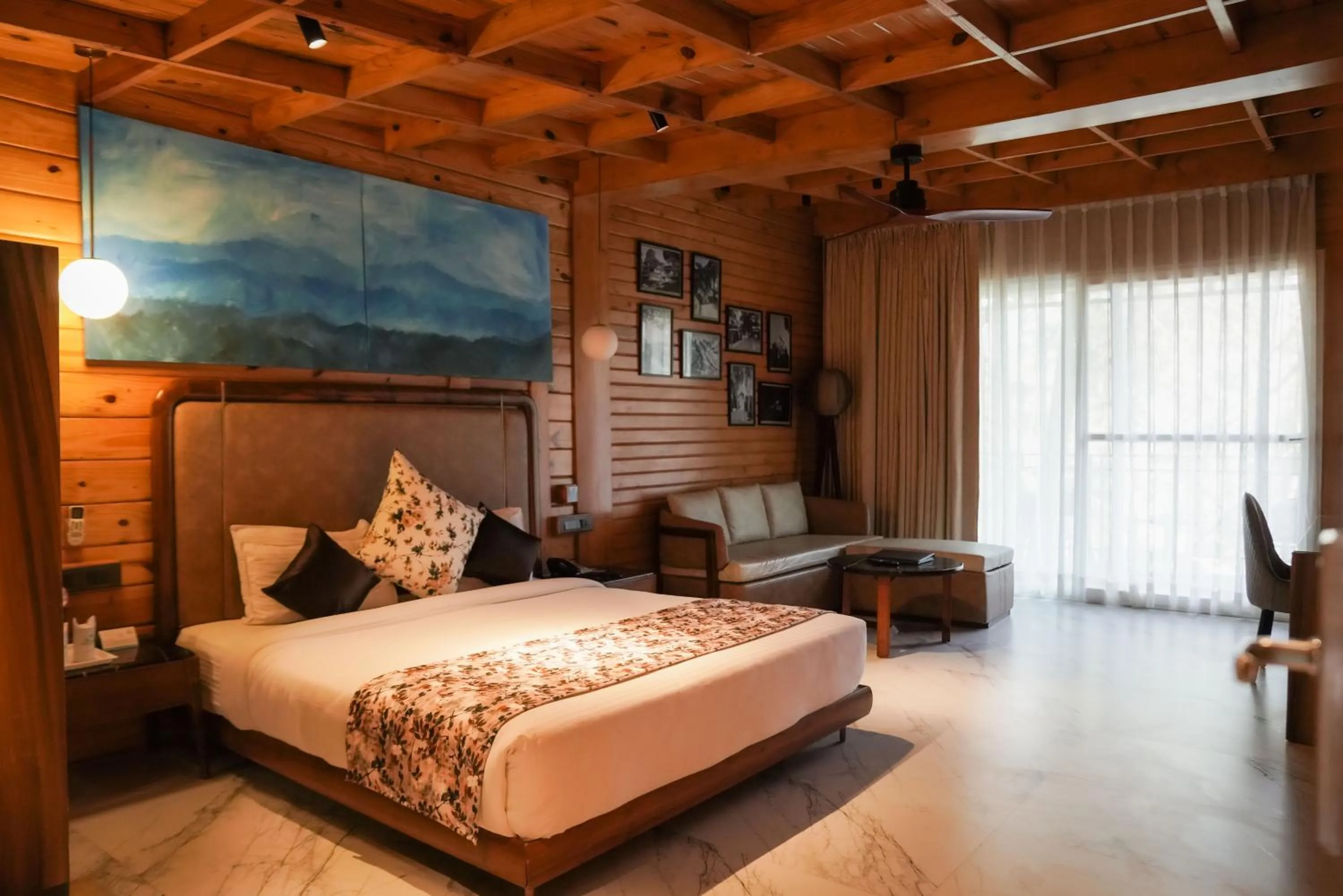 Bedroom, Bed in Kasauli Hills Resort