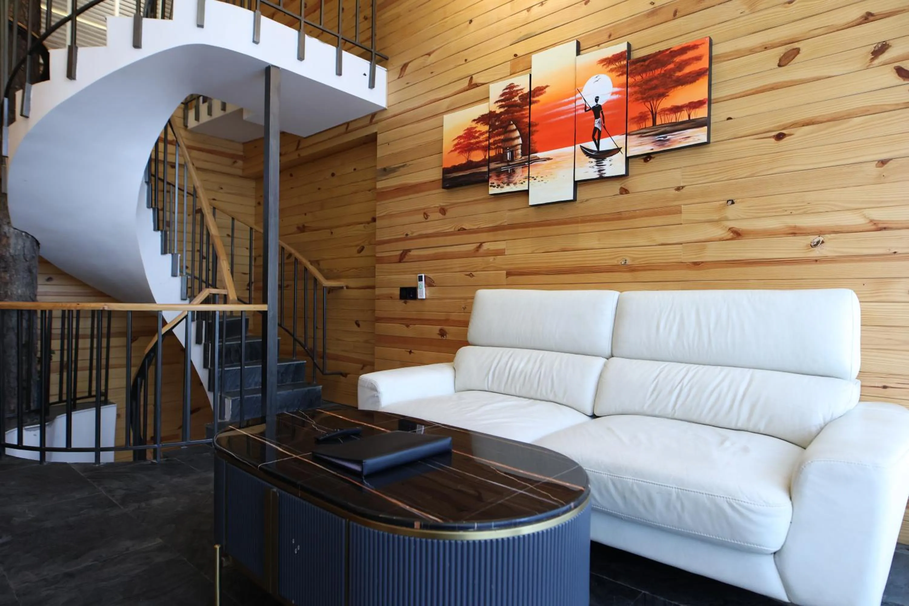 Living room in Kasauli Hills Resort