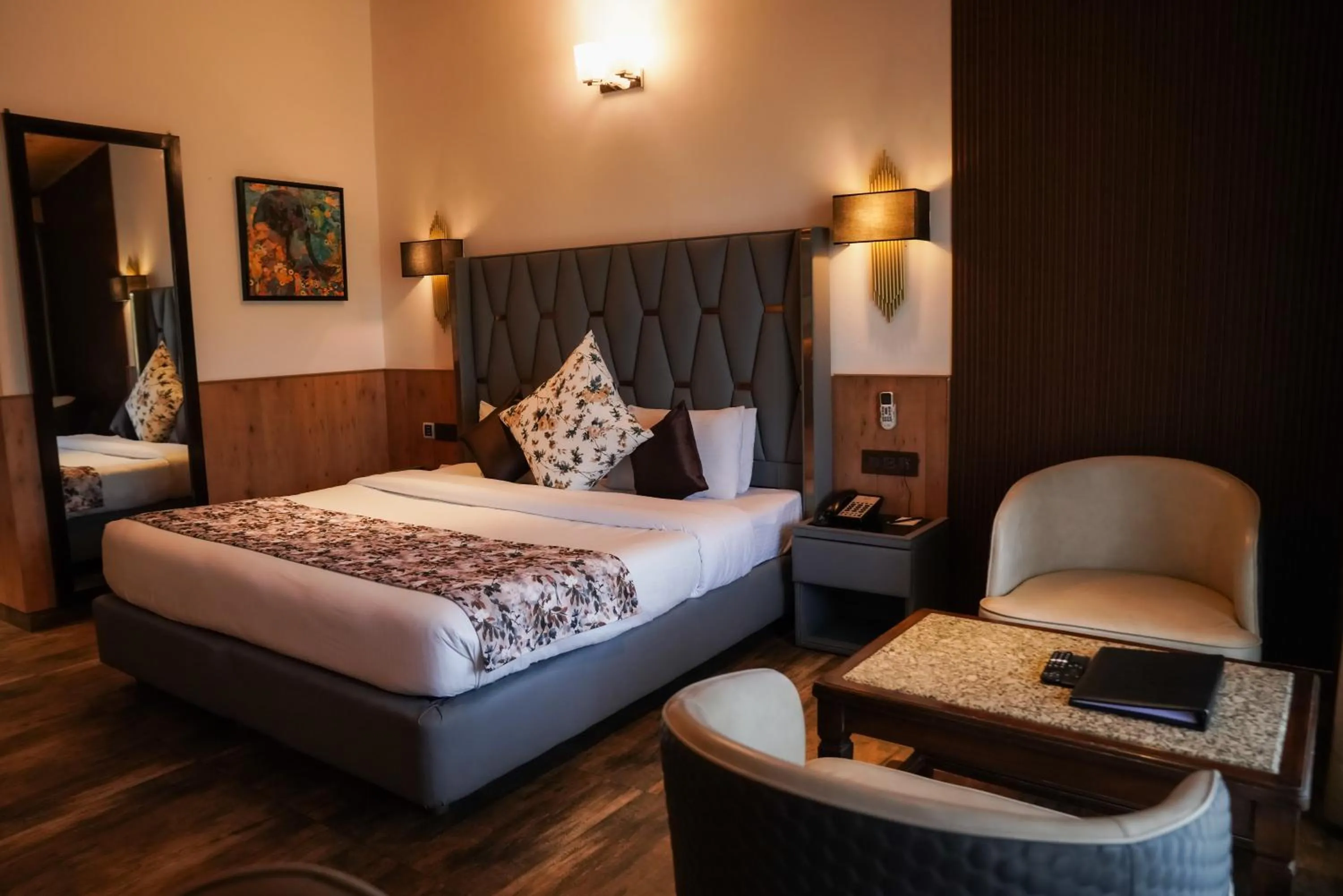 Photo of the whole room, Bed in Kasauli Hills Resort