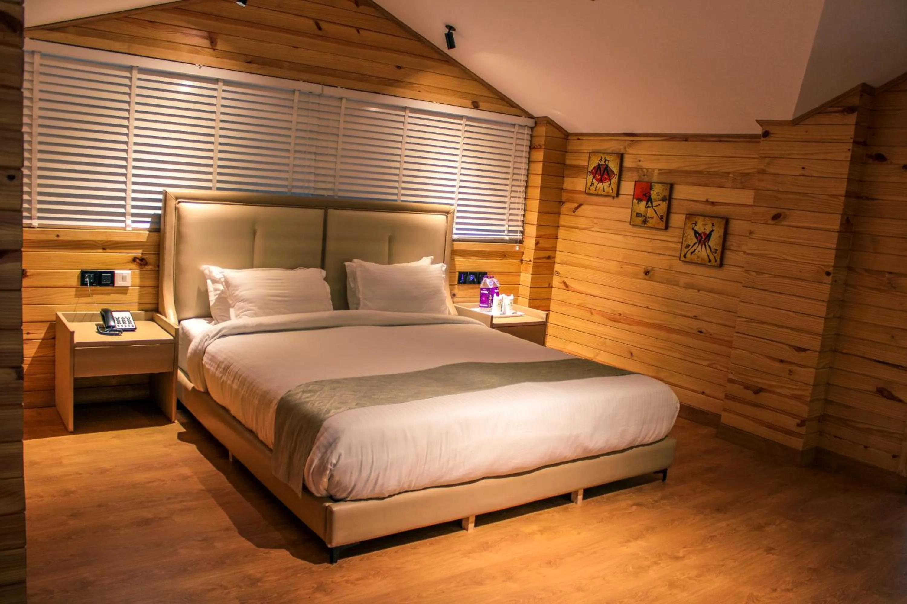 Bedroom, Bed in Kasauli Hills Resort