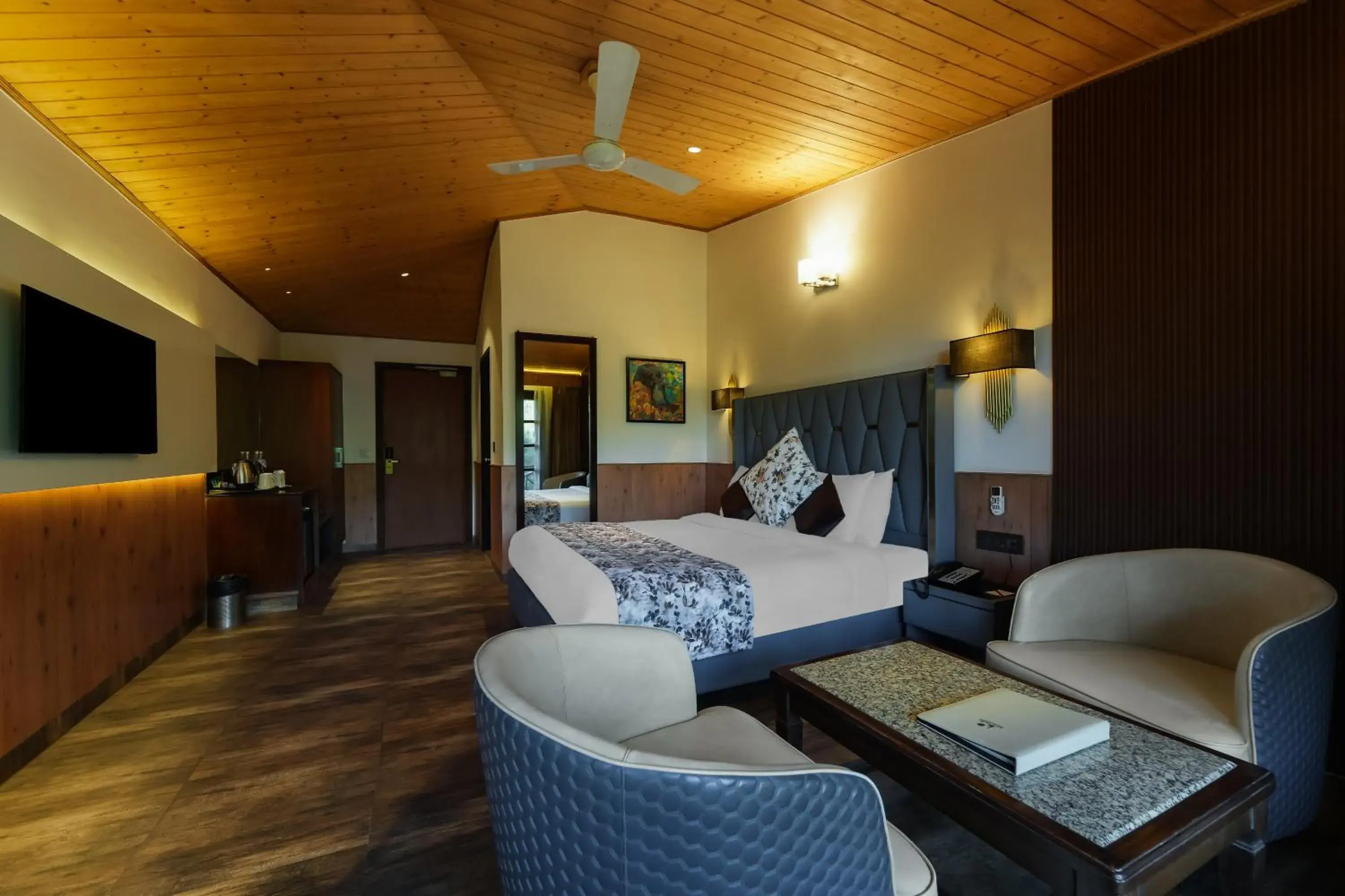 Deluxe Double Room in Kasauli Hills Resort Deluxe Double Room in Kasauli Hills Resort