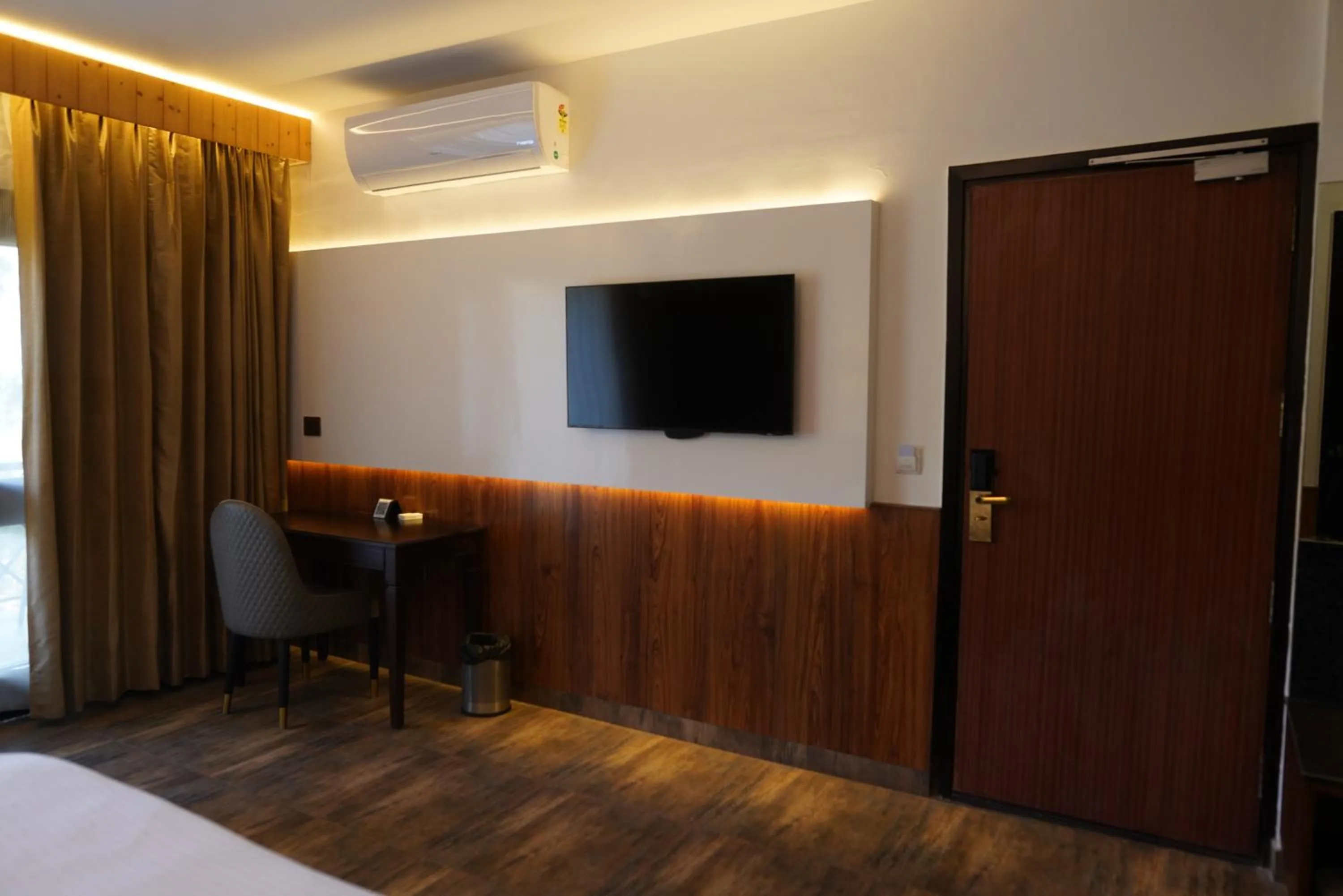 TV and multimedia in Kasauli Hills Resort