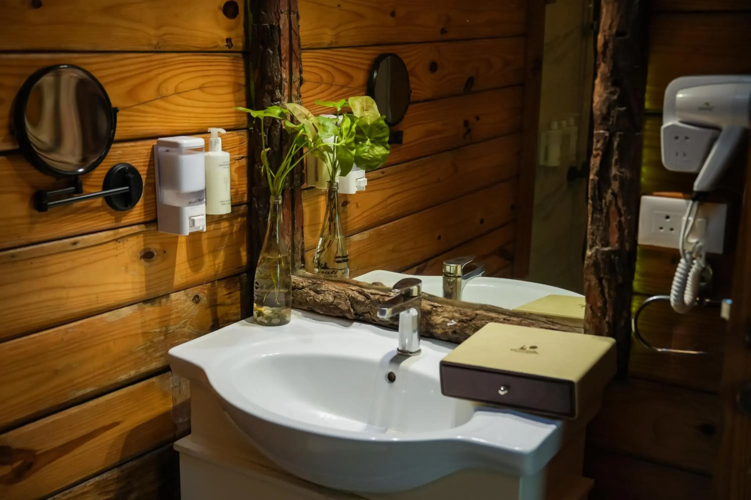 Superior Double Room in Kasauli Hills Resort Superior Double Room in Kasauli Hills Resort