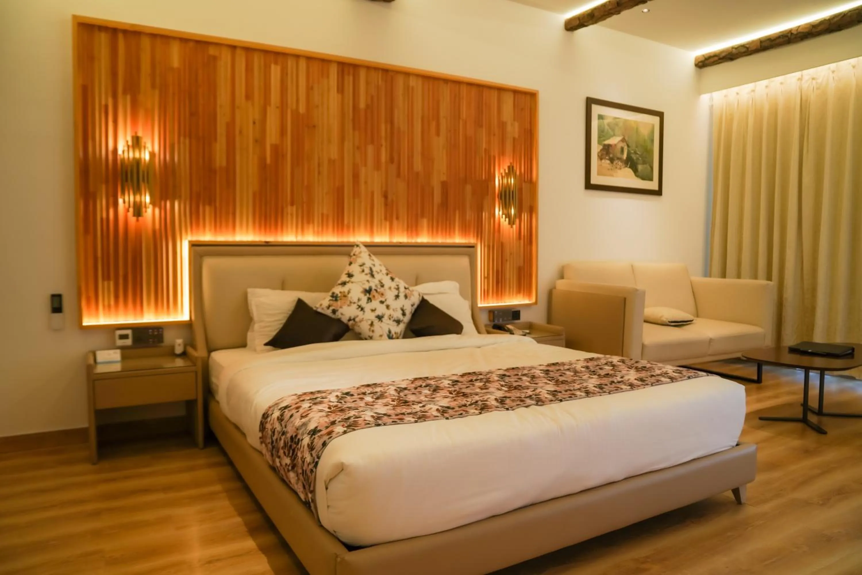 Photo of the whole room, Bed in Kasauli Hills Resort