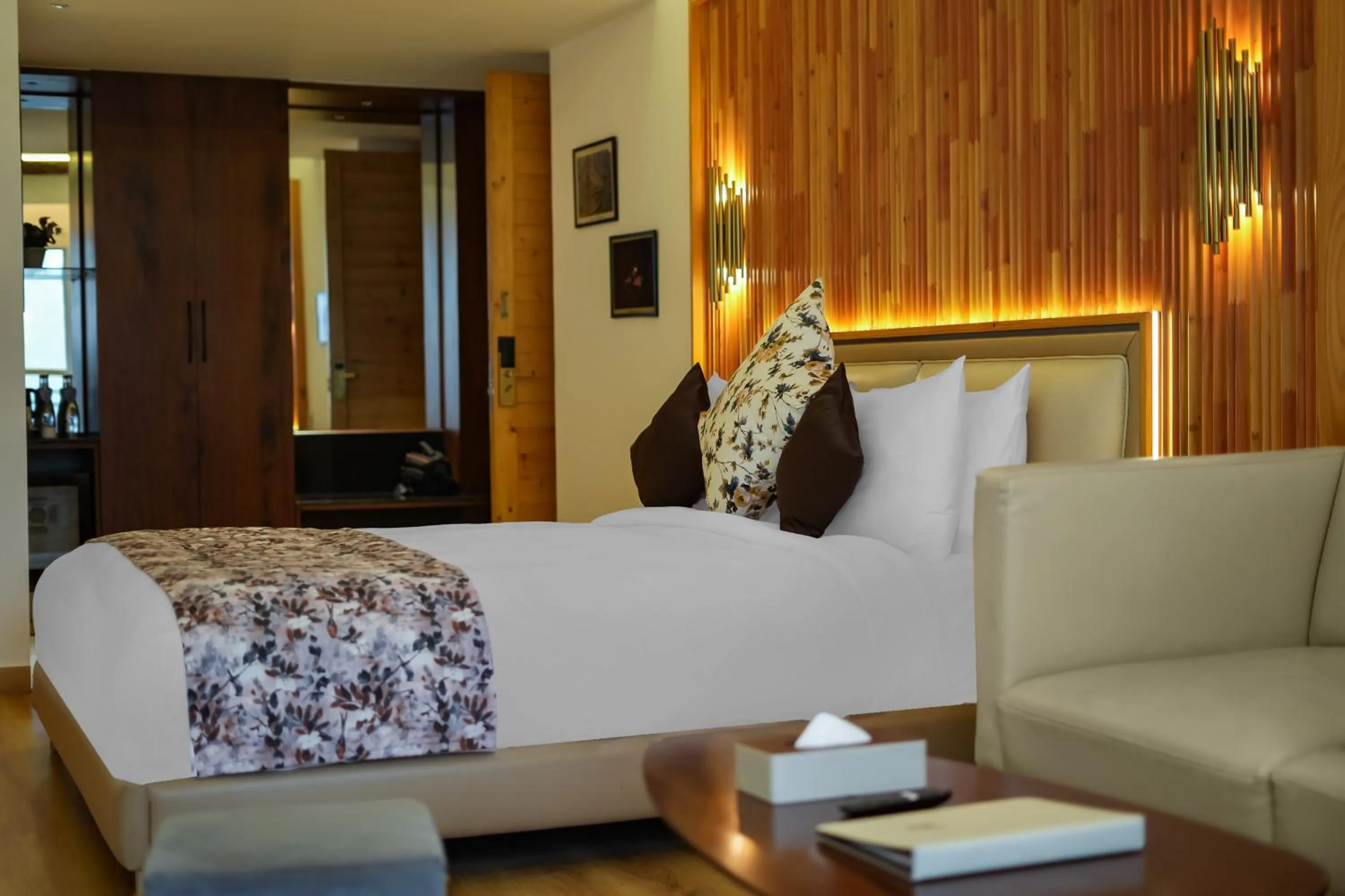 Bedroom in Kasauli Hills Resort