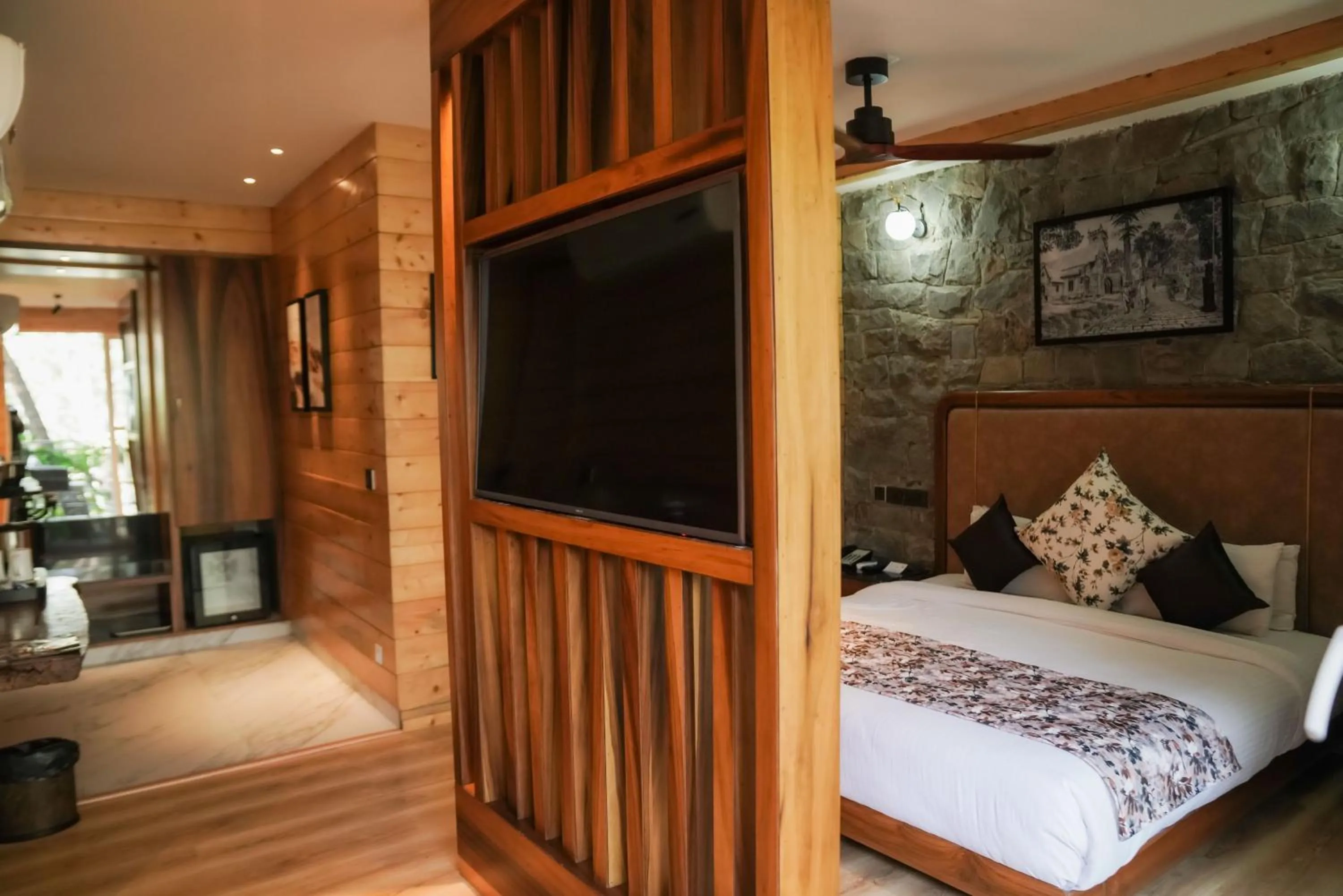 Bed in Kasauli Hills Resort