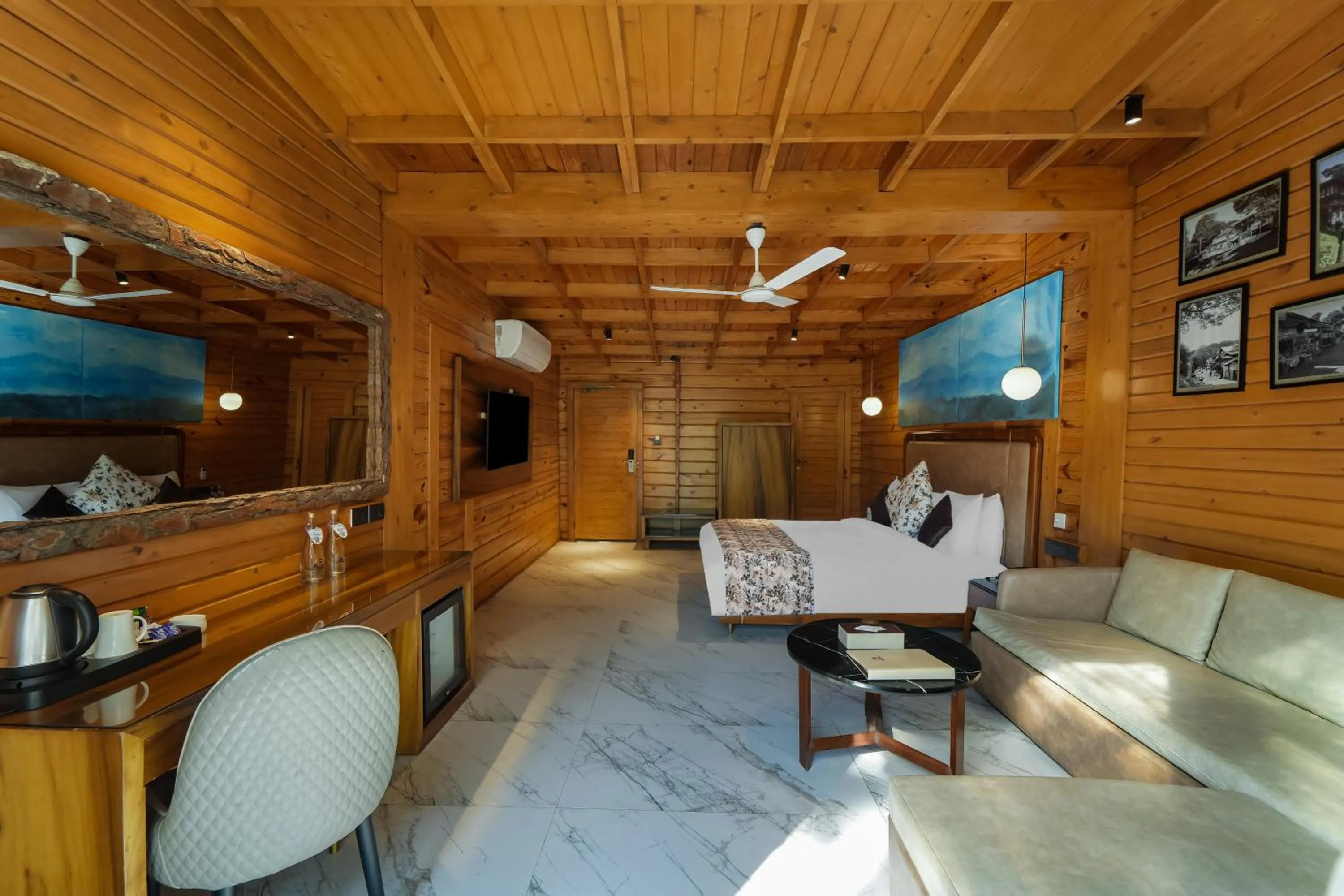 Bedroom in Kasauli Hills Resort