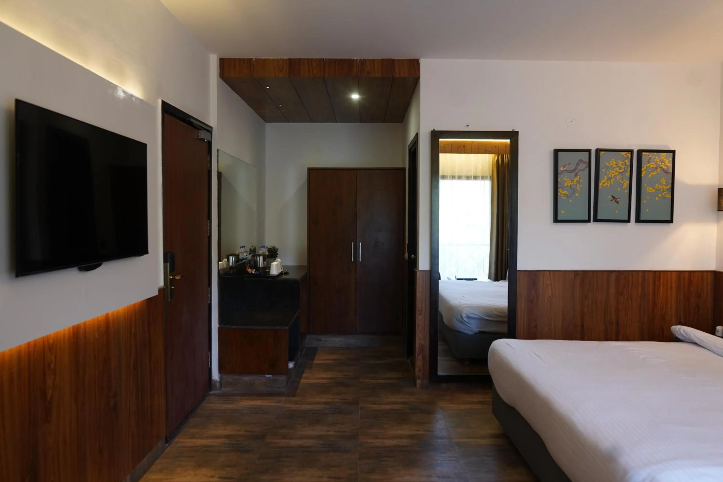 Bedroom, Bed in Kasauli Hills Resort