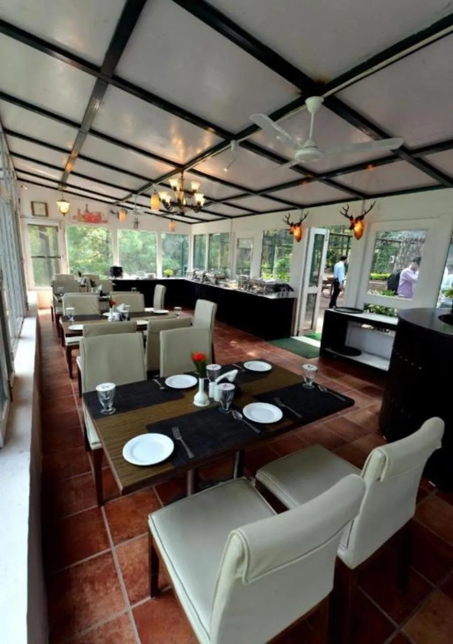 Restaurant/places to eat in Kasauli Hills Resort