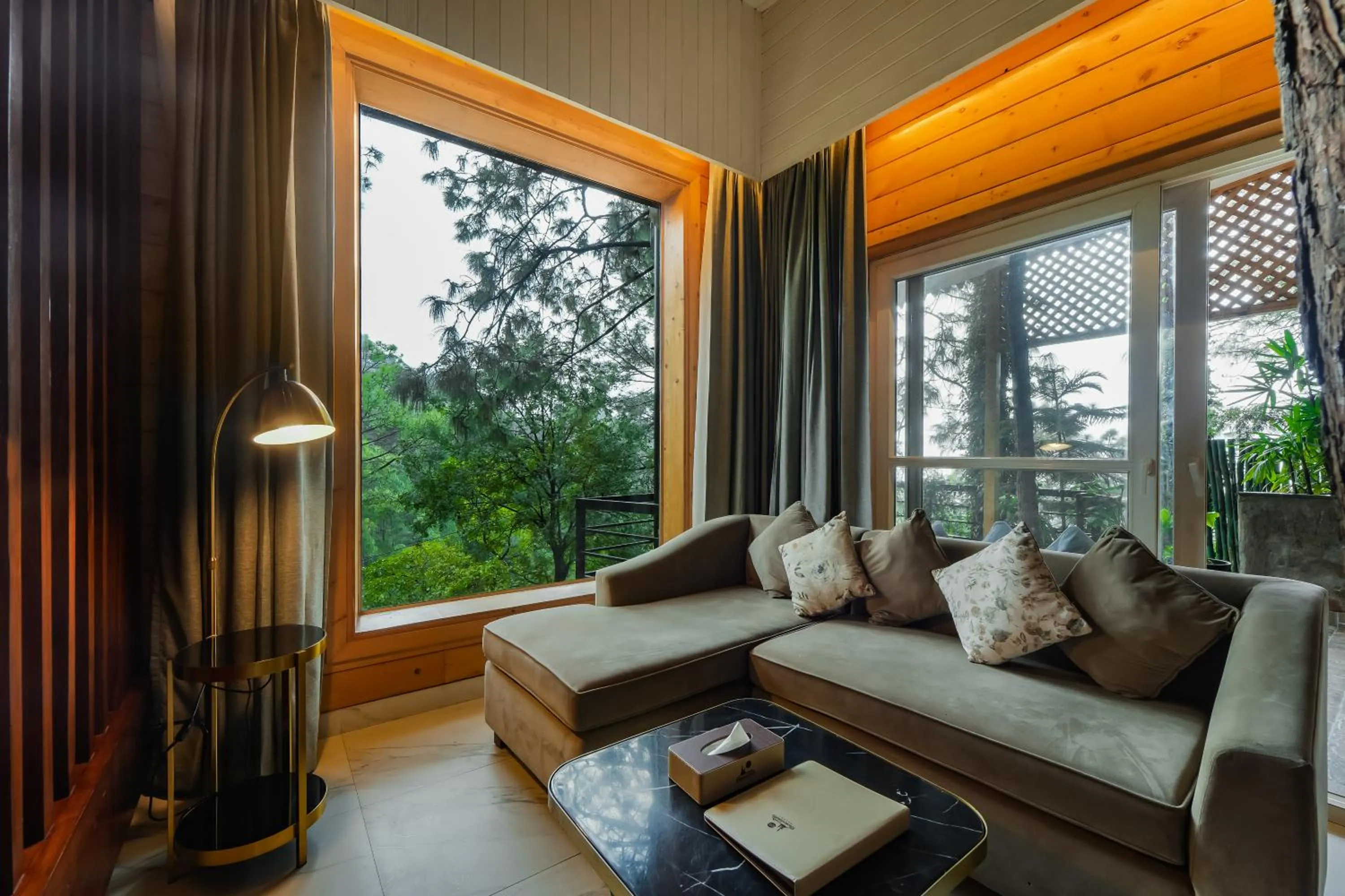 Bedroom in Kasauli Hills Resort