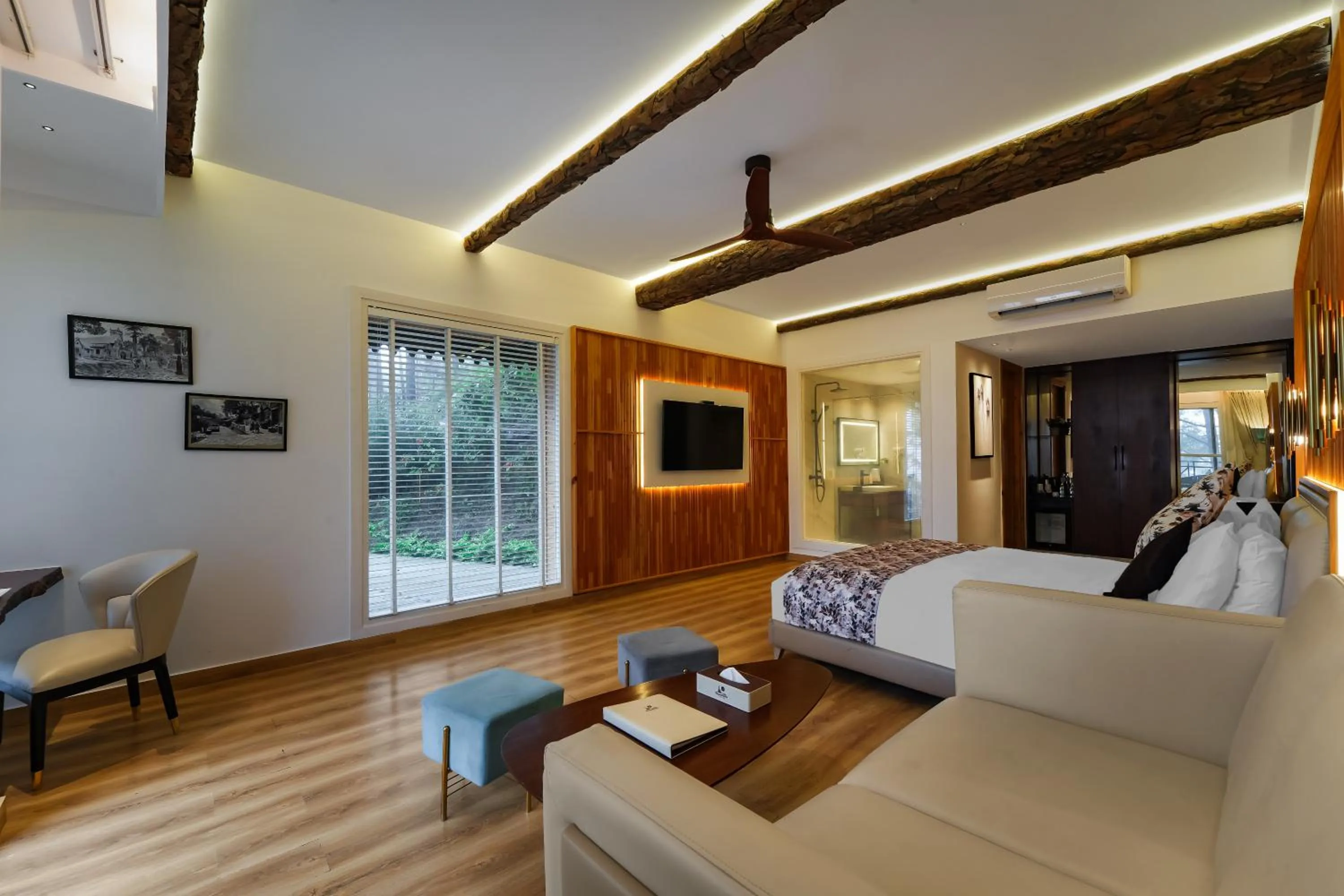 Bedroom in Kasauli Hills Resort