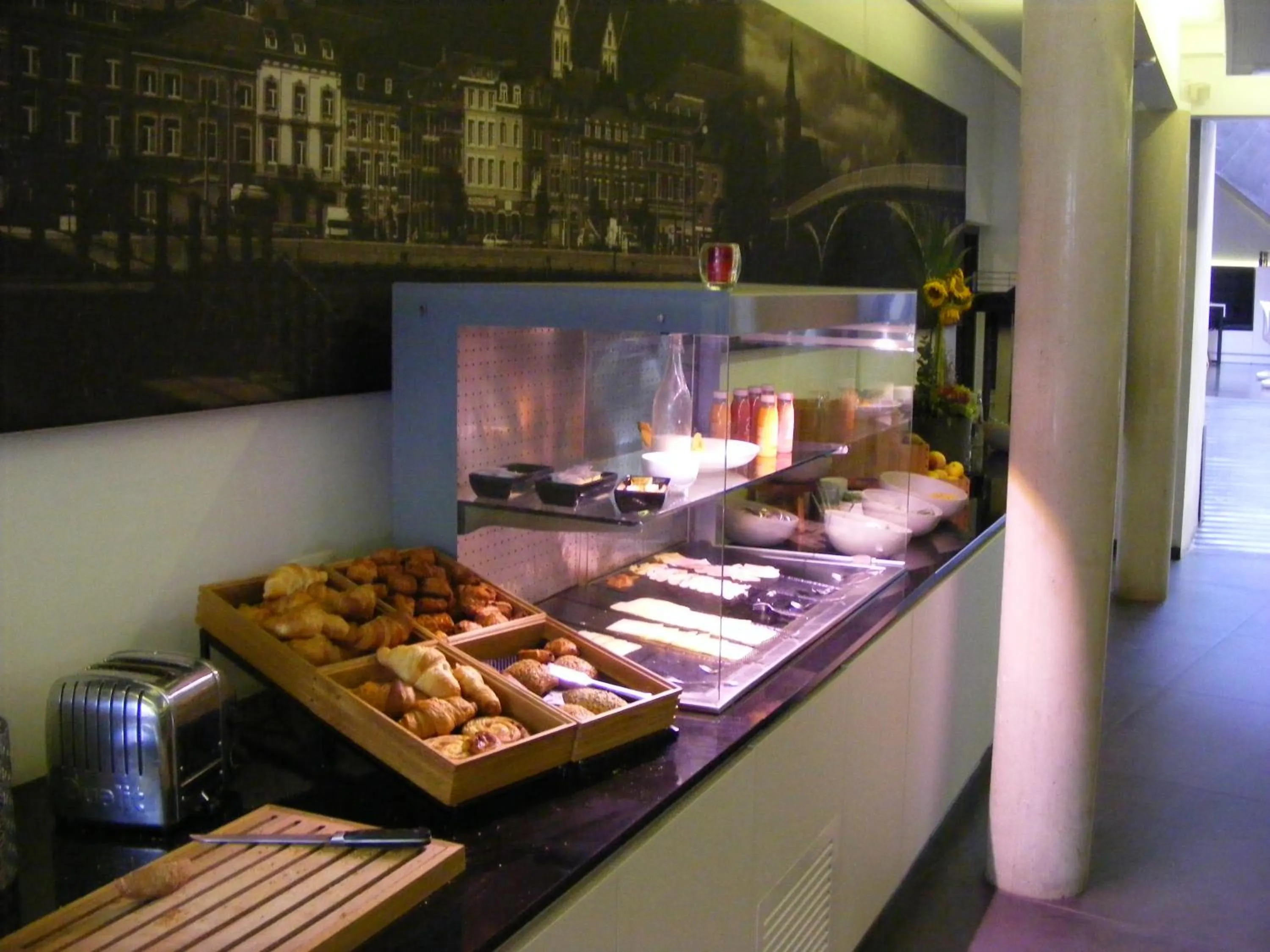 Food and drinks in Amosa Liège City Centre Apart Gerardrie 17