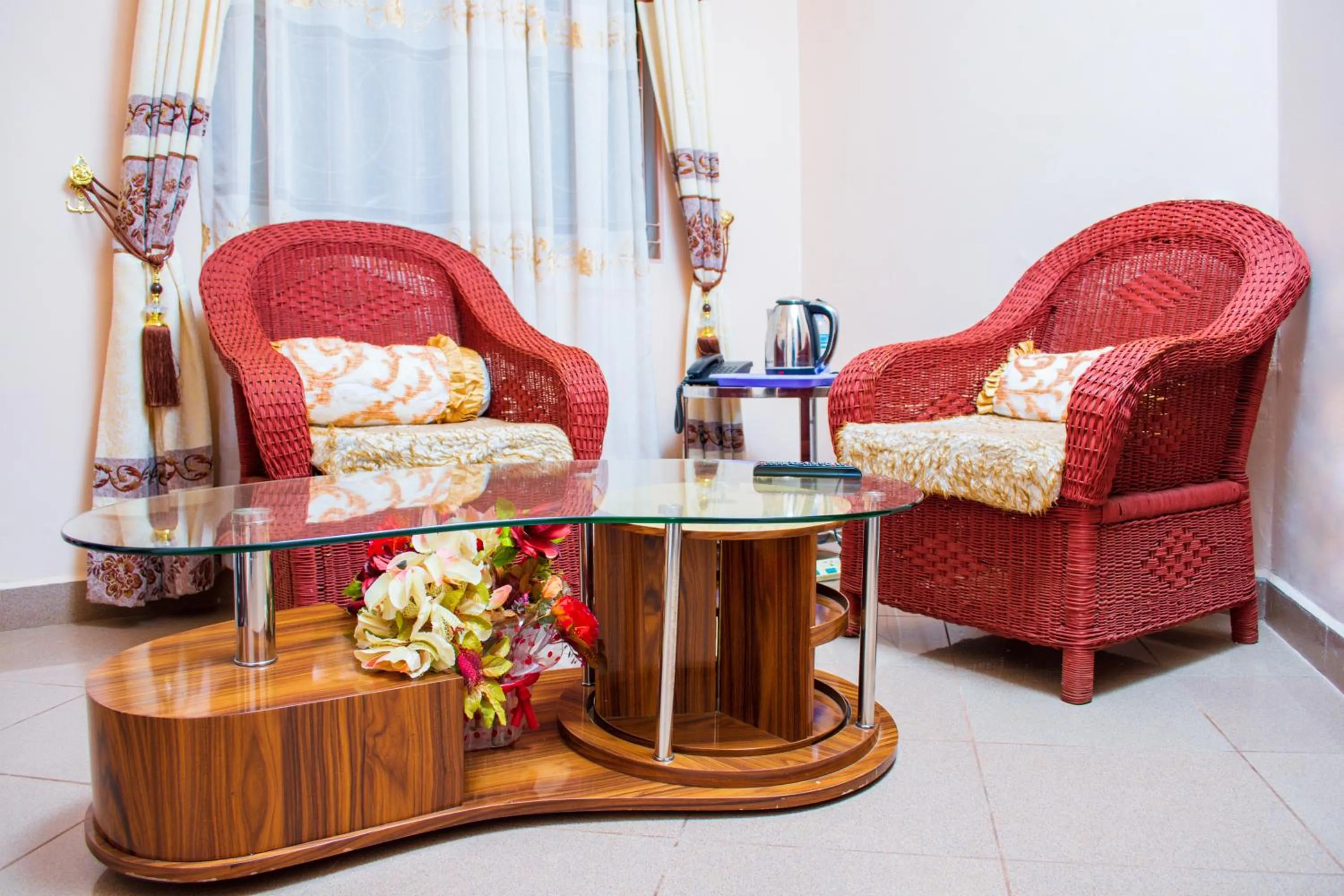 Lounge or bar in Mzunguu Safari Lodge