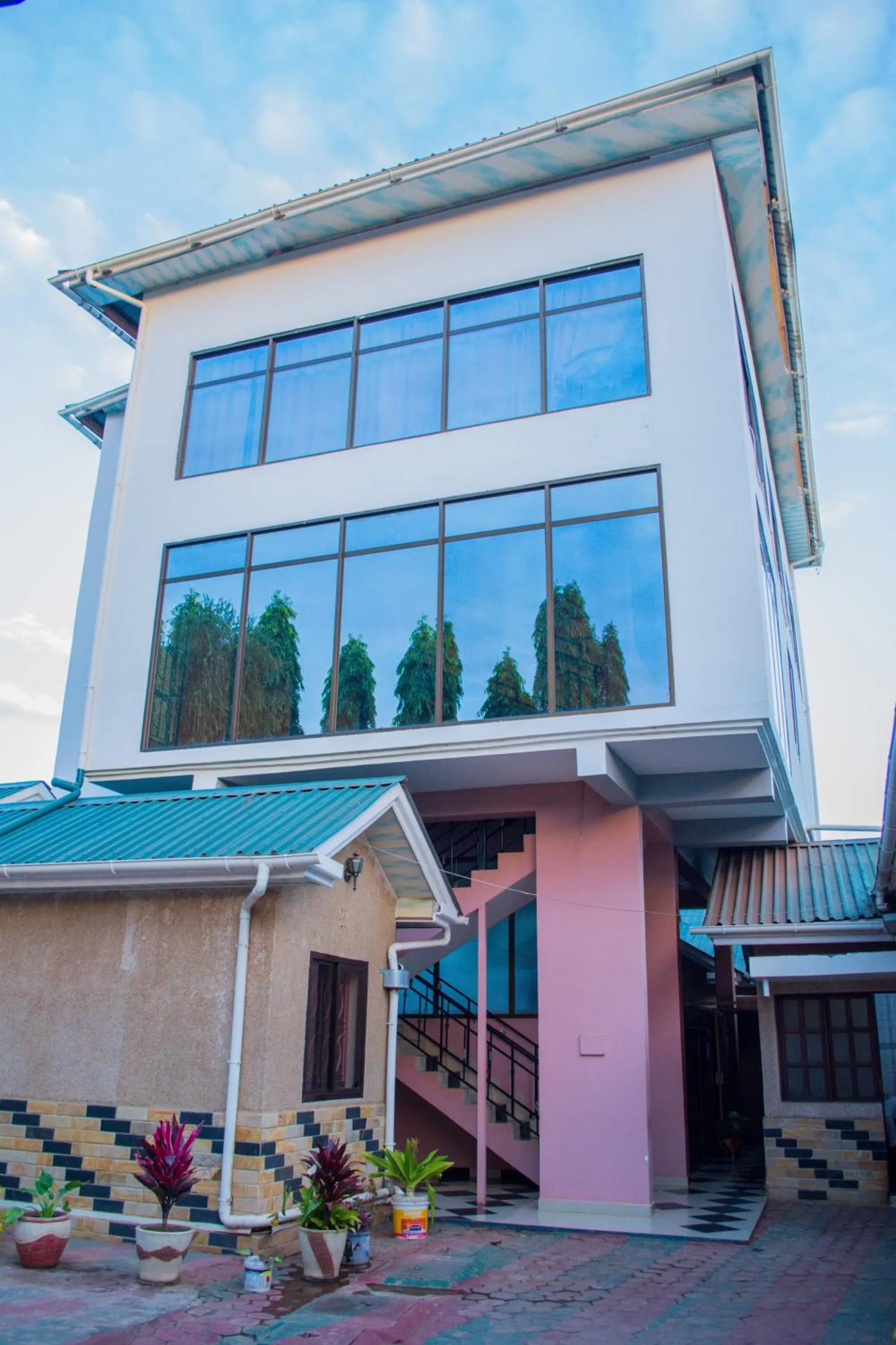 River view in Mzunguu Safari Lodge