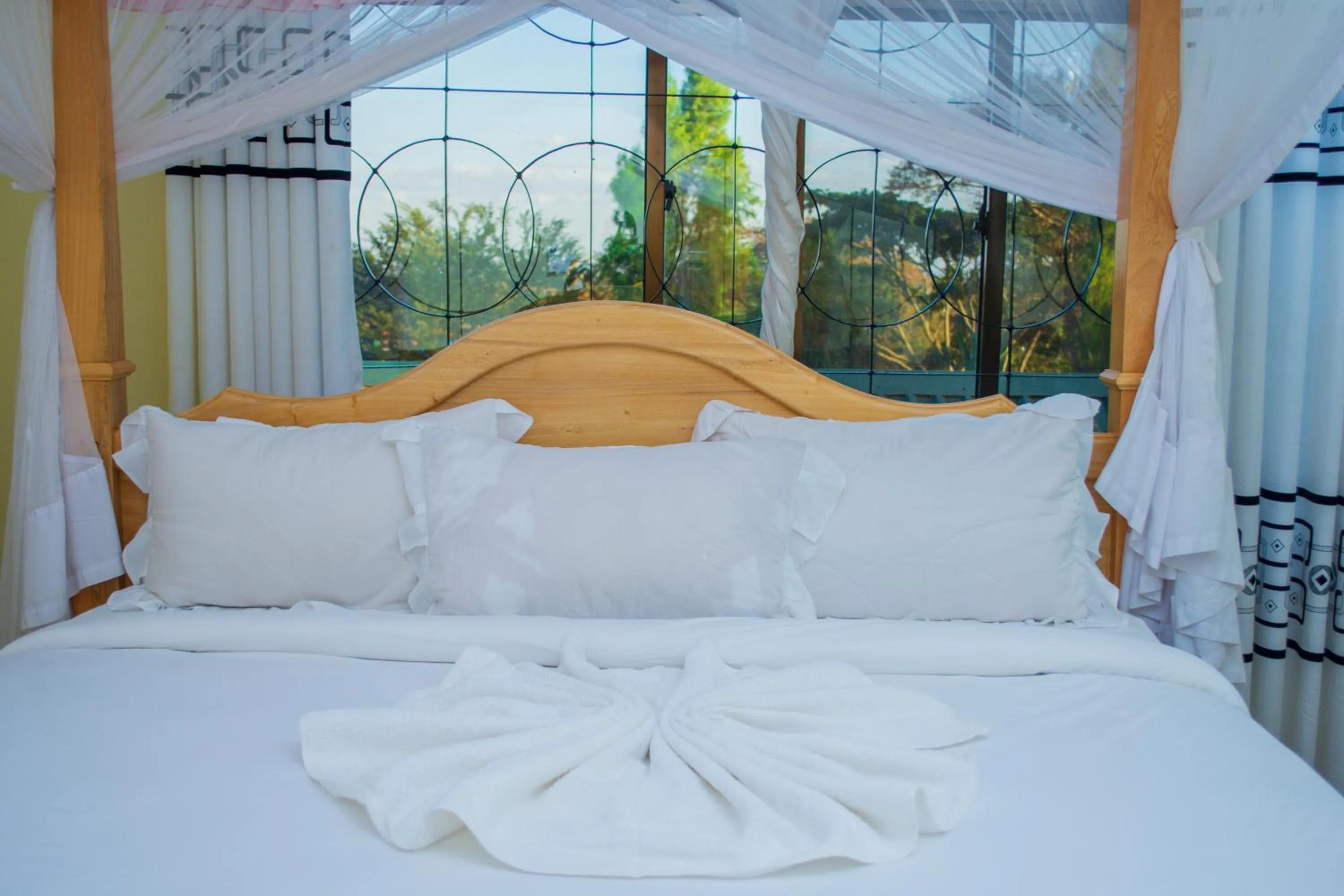 Bedroom in Mzunguu Safari Lodge