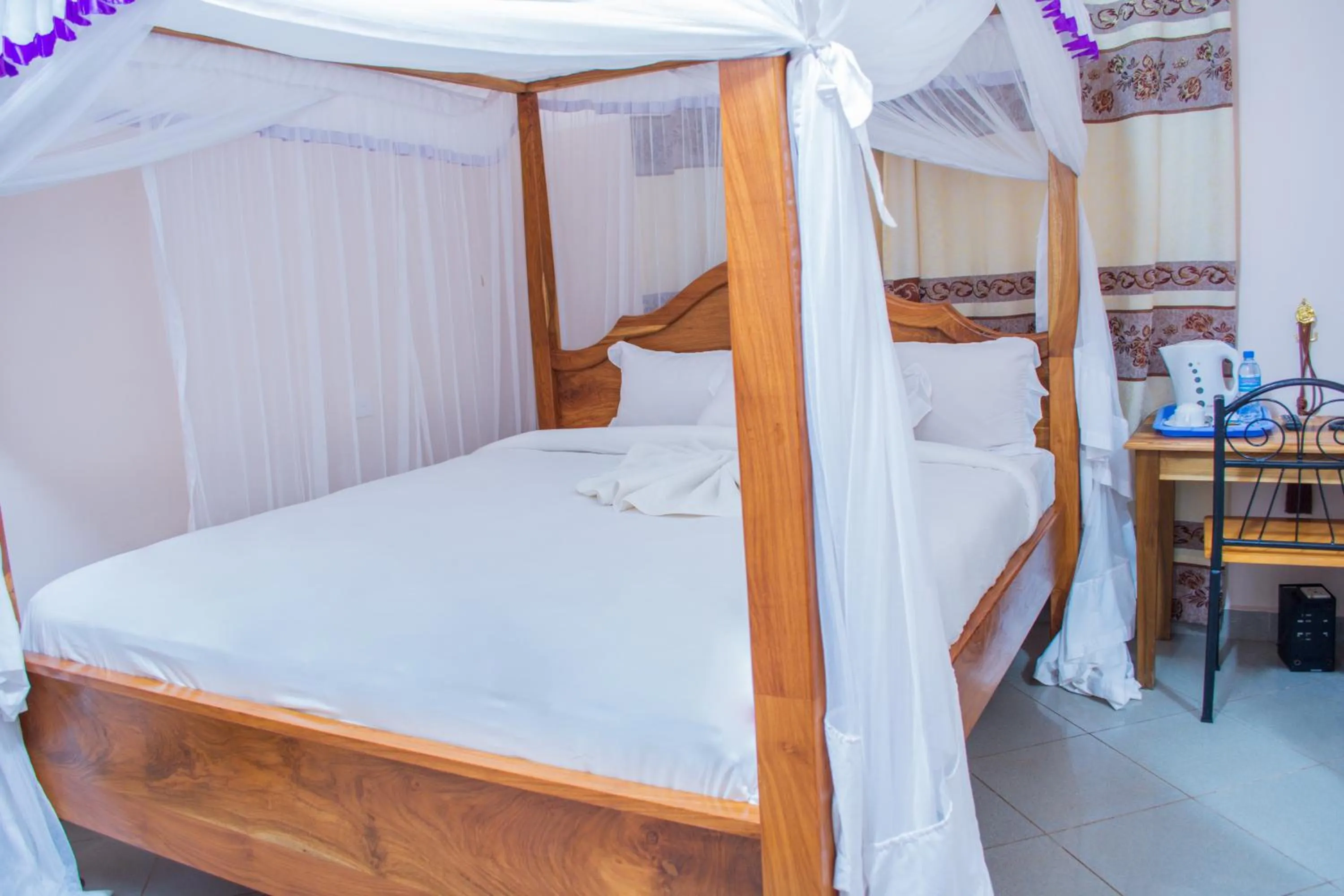 Bedroom in Mzunguu Safari Lodge