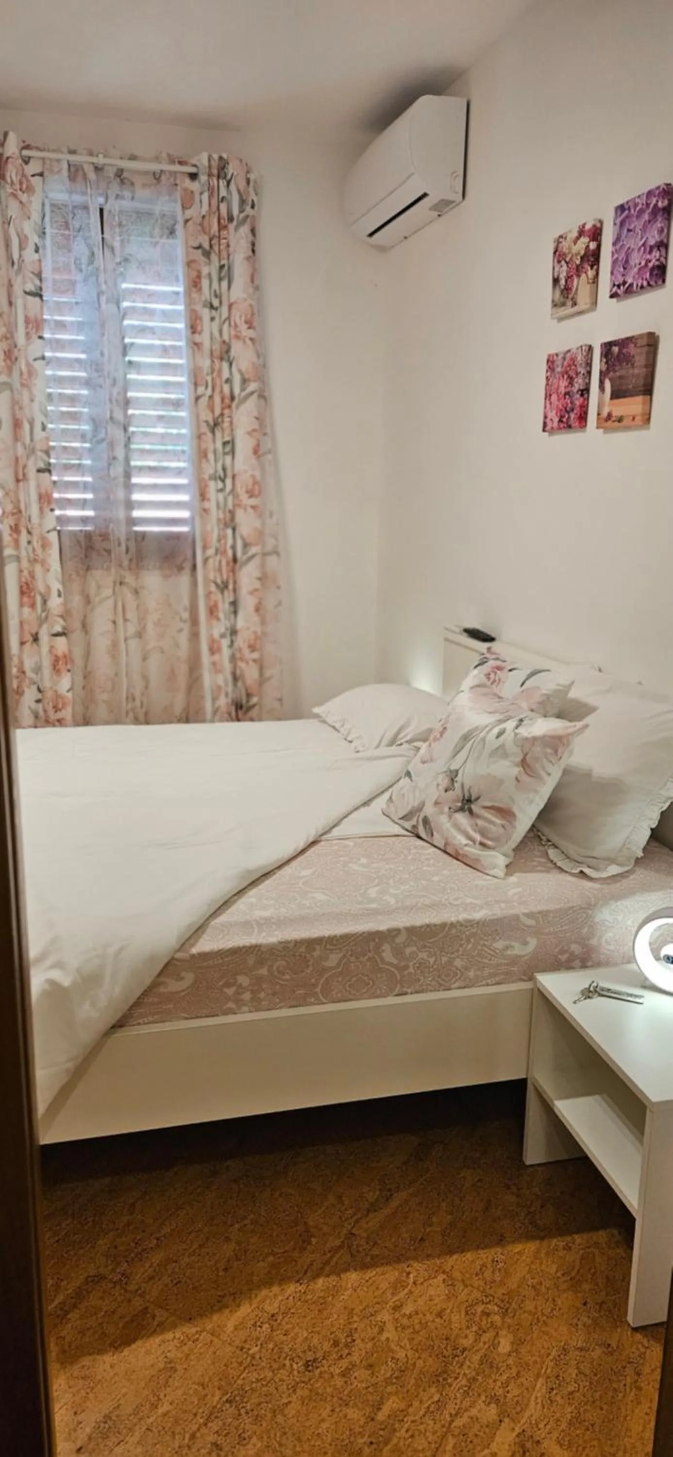 Room Kris with private entrance & private bathroom