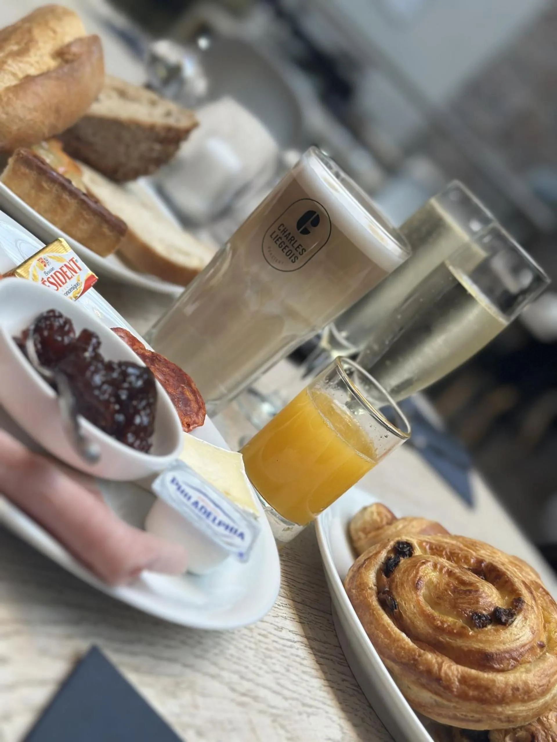 Breakfast in Amosa Liège City Centre Apart Donceel 6