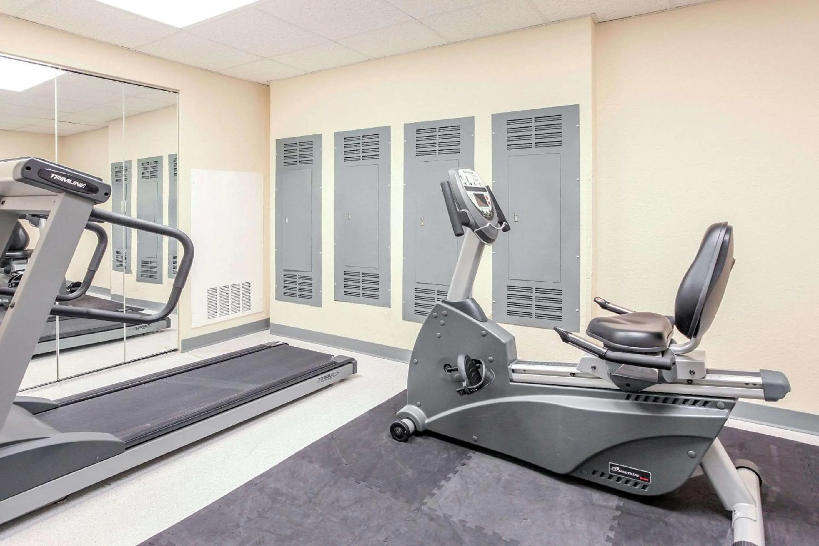 Fitness centre/facilities in Super 8 by Wyndham Sault Ste. Marie