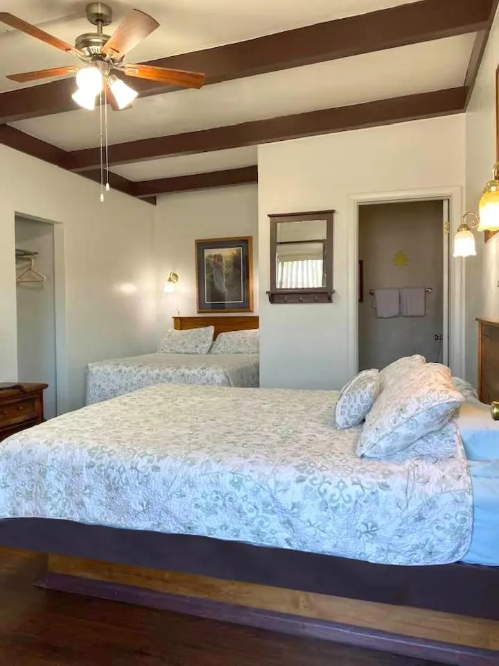 Deluxe Room in Dawson House Lodge