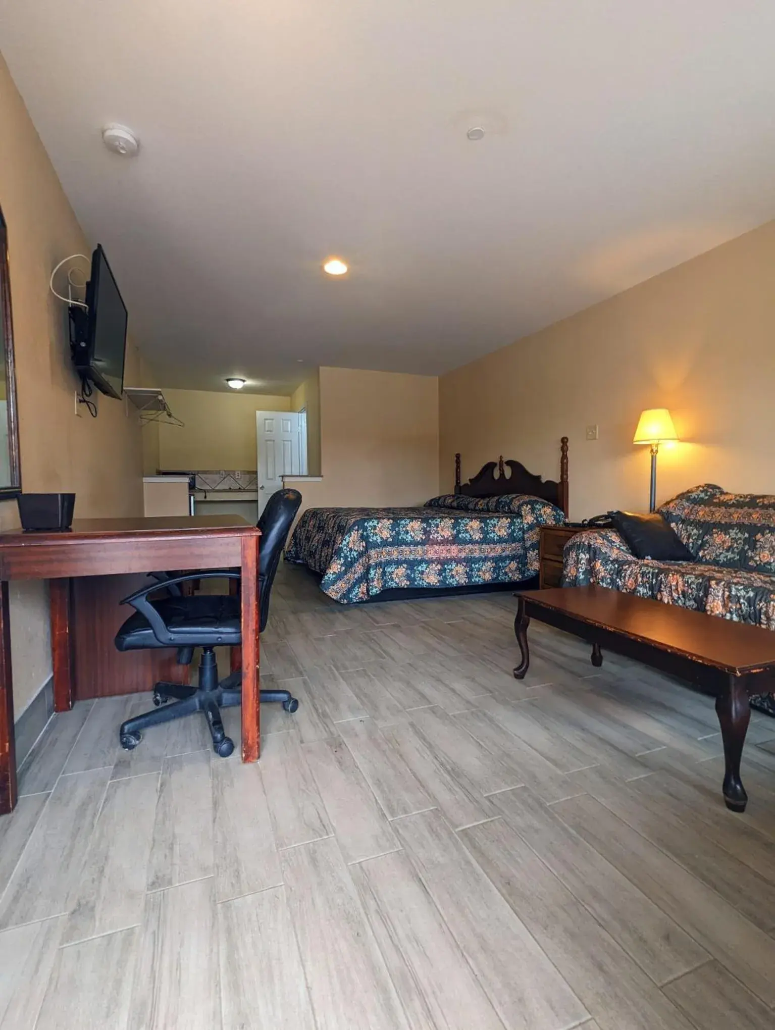 Standard King Room in Residents Suites Liberty Standard King Room in Residents Suites Liberty