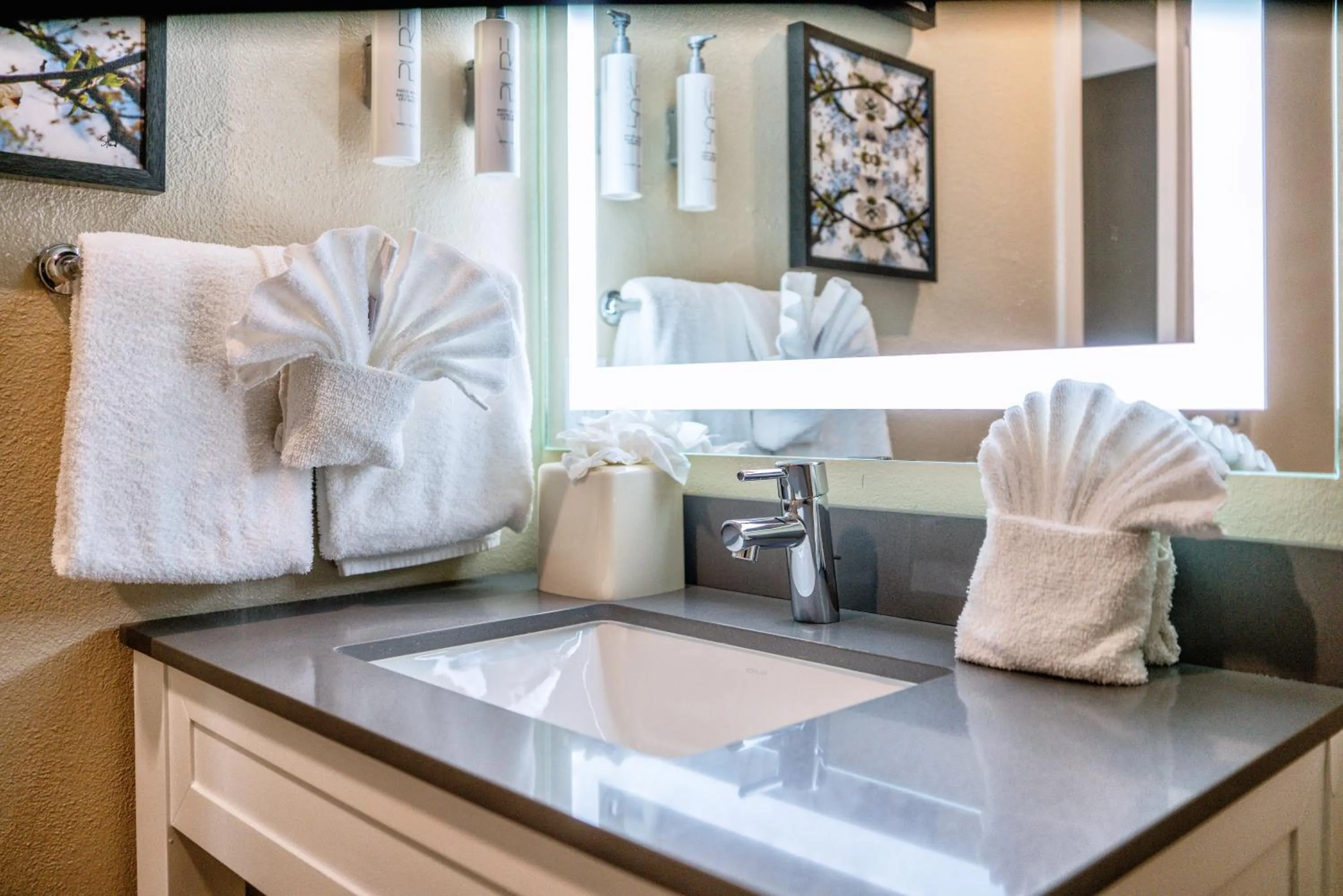 Bathroom in Waterside Suites and Marina