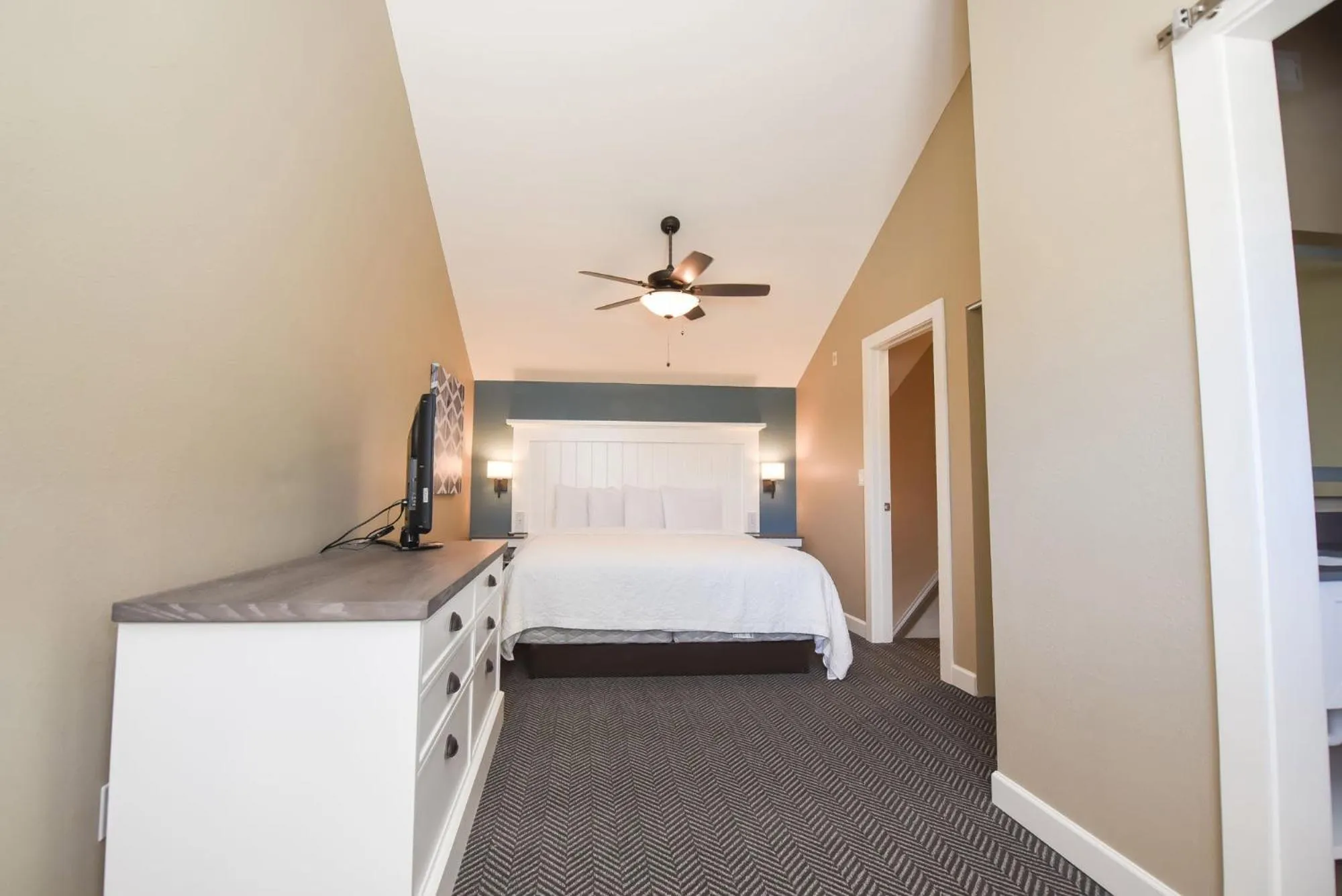 Photo of the whole room, Bed in Waterside Suites and Marina