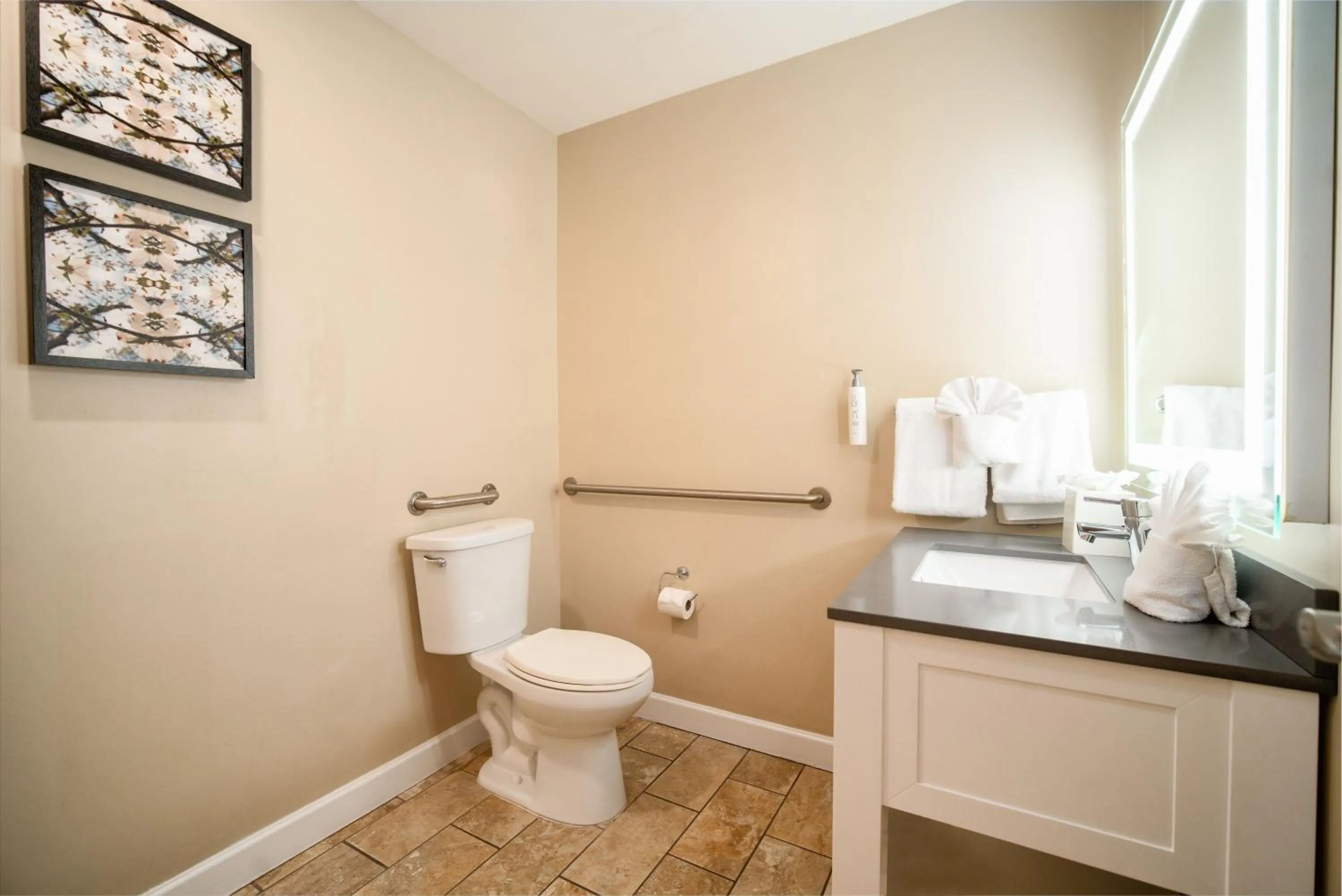 Bathroom in Waterside Suites and Marina