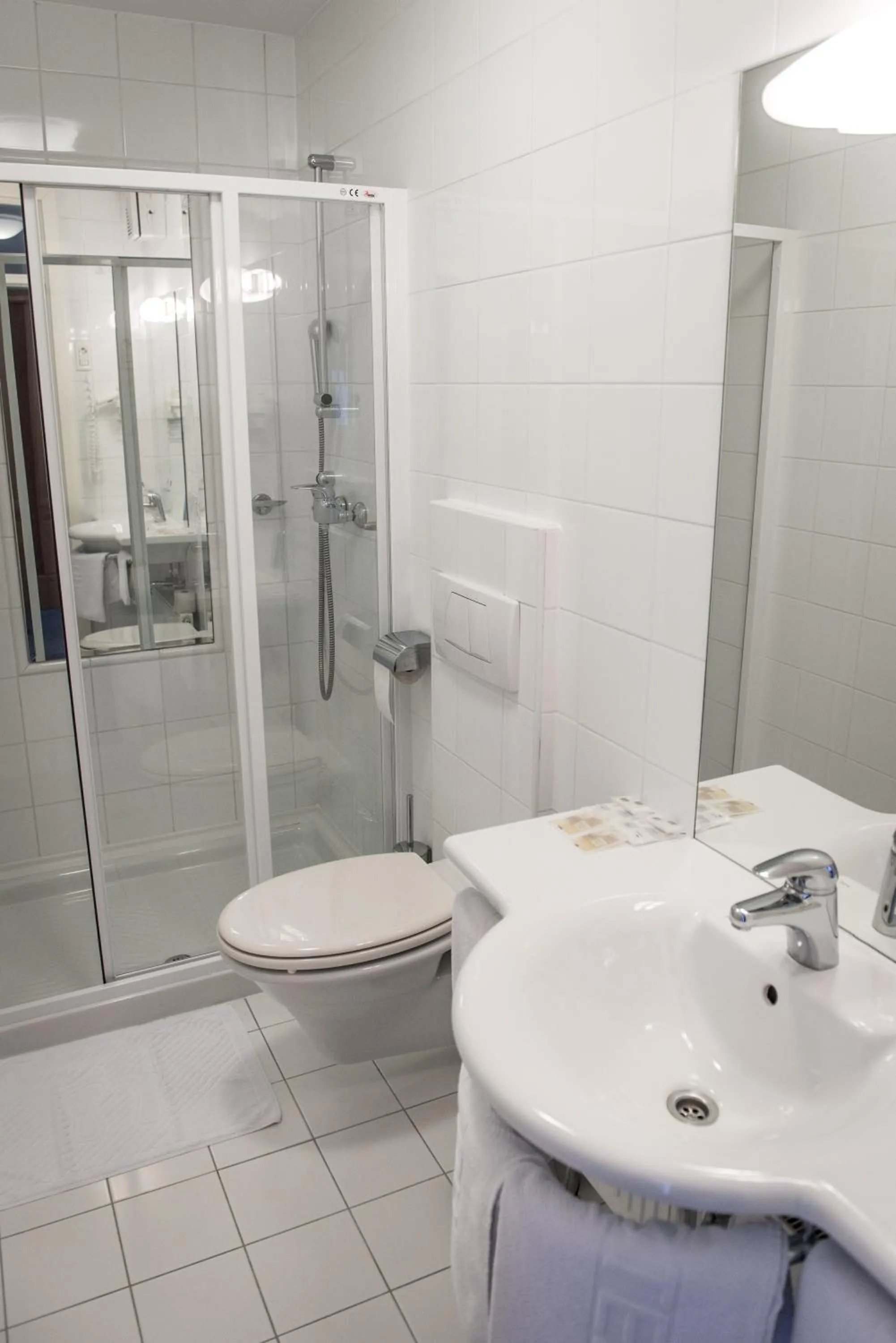 Shower in Hotel Bellevue