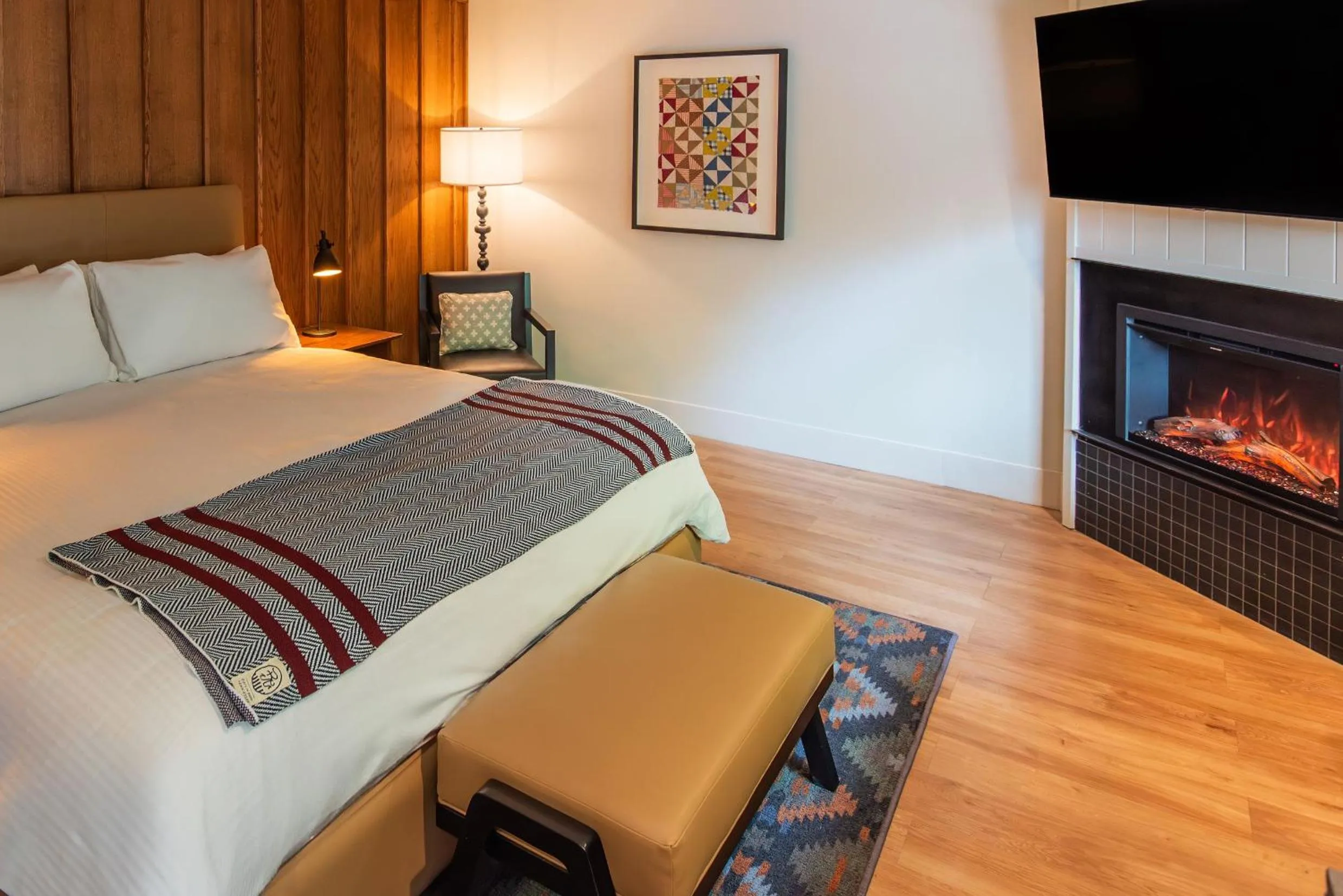 Bedroom, Bed in Historic Rocky Waters Inn, A Small Luxury Hotel