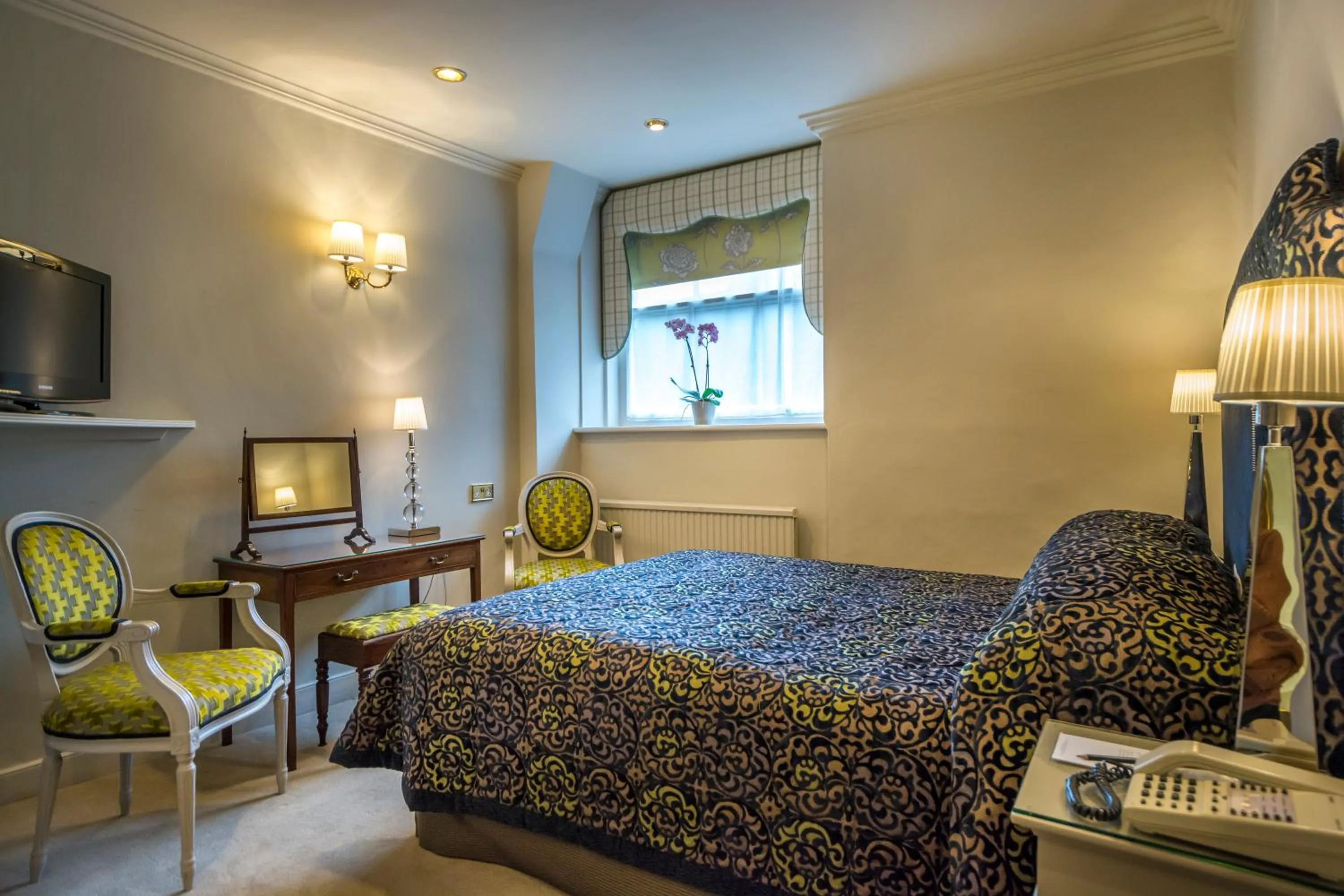 Bed in The George Hotel of Stamford