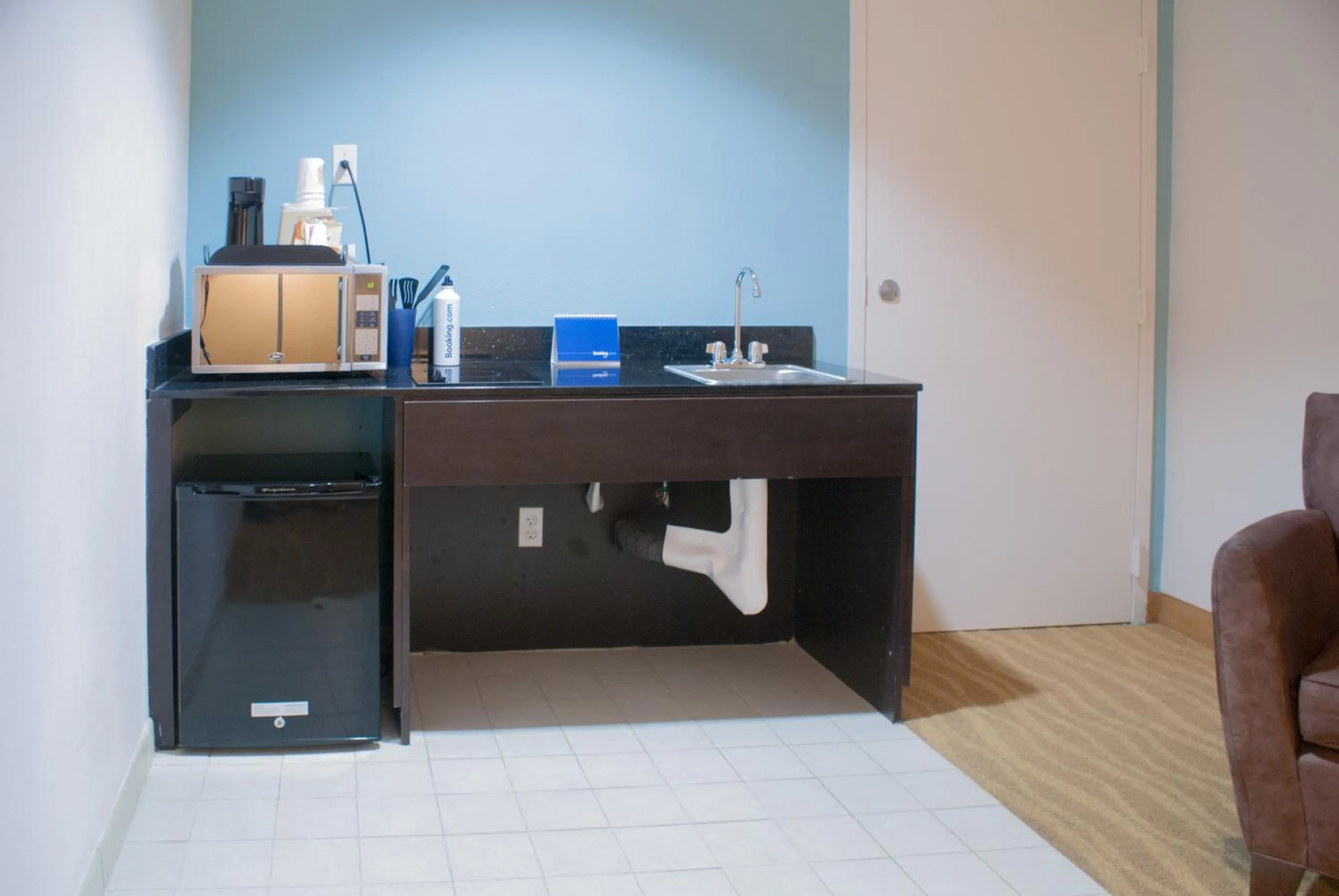 Kitchen or kitchenette in Super 8 by Wyndham Indio