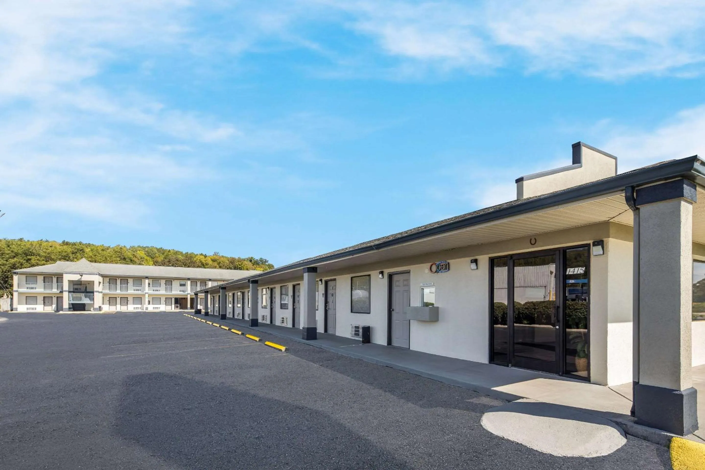 Property building in Rodeway Inn Ardmore I-65