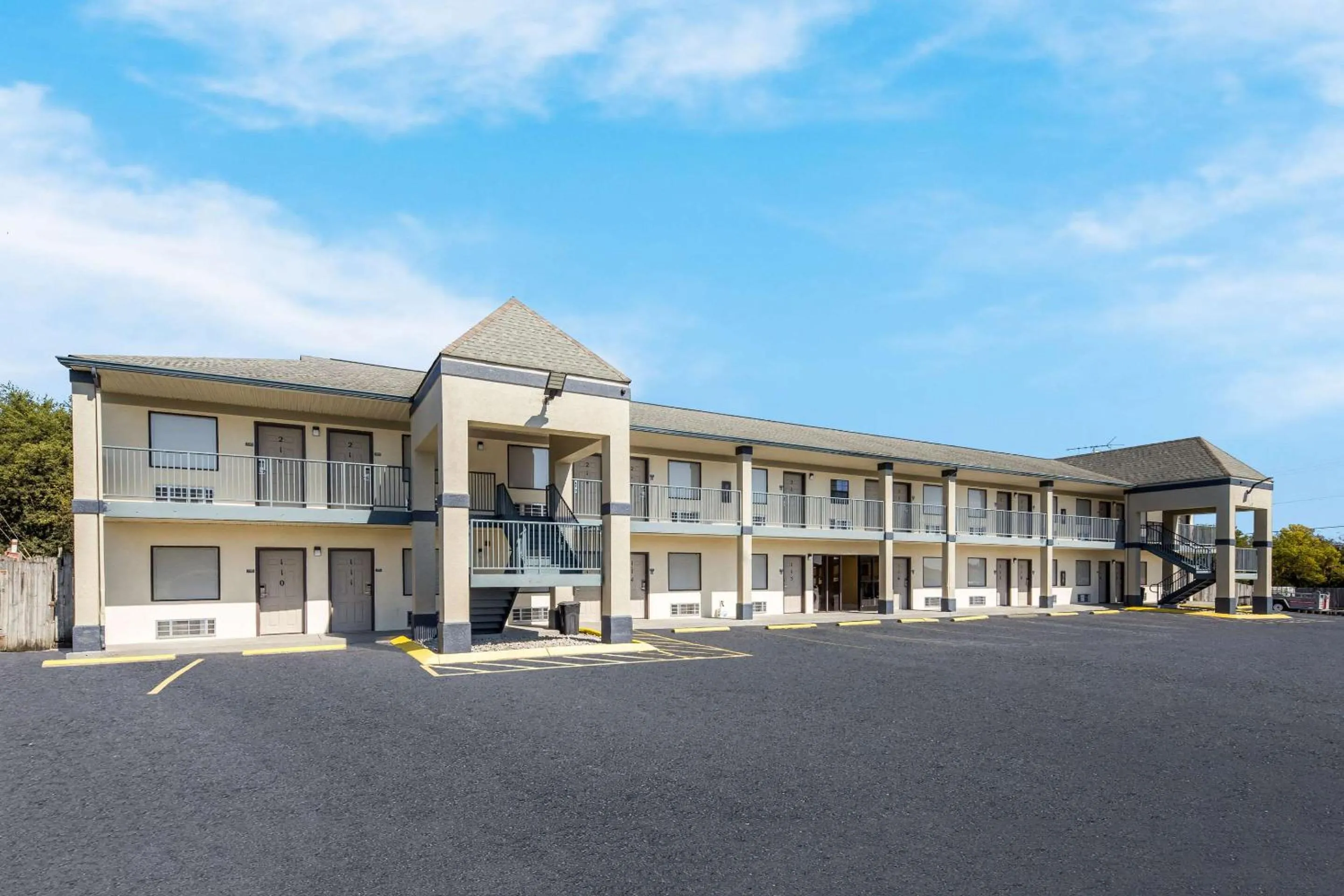 Property building in Rodeway Inn Ardmore I-65