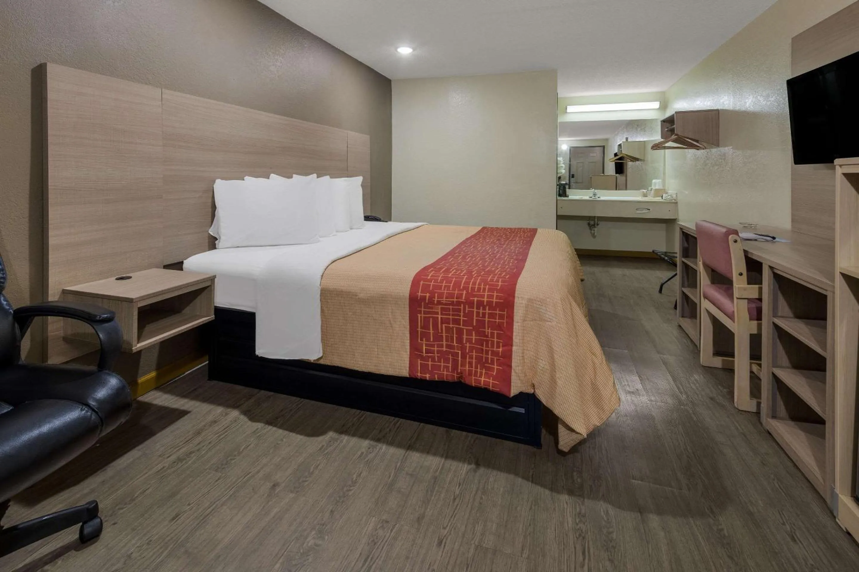 Bedroom, Bed in Rodeway Inn Ardmore I-65