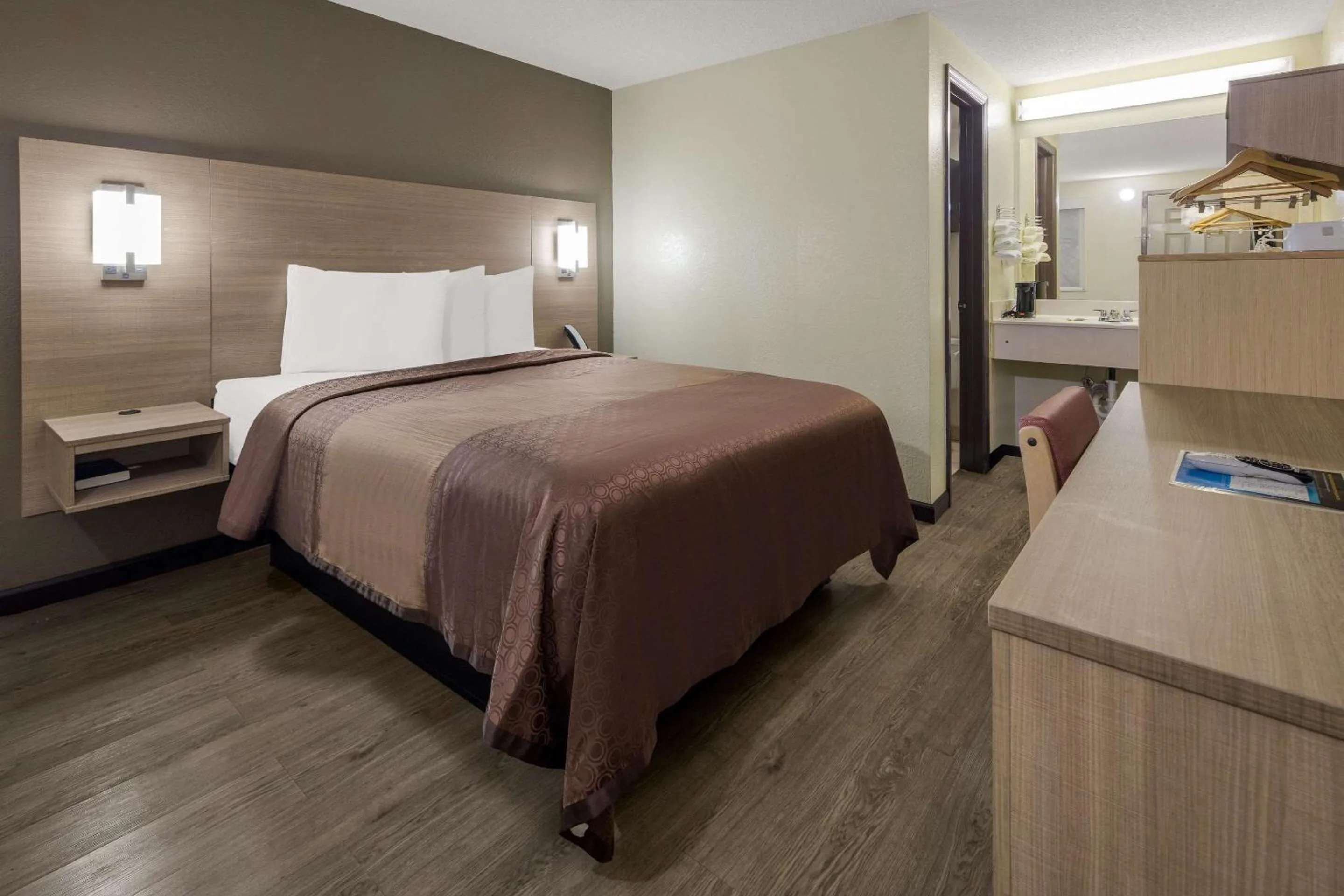 Bedroom, Bed in Rodeway Inn Ardmore I-65