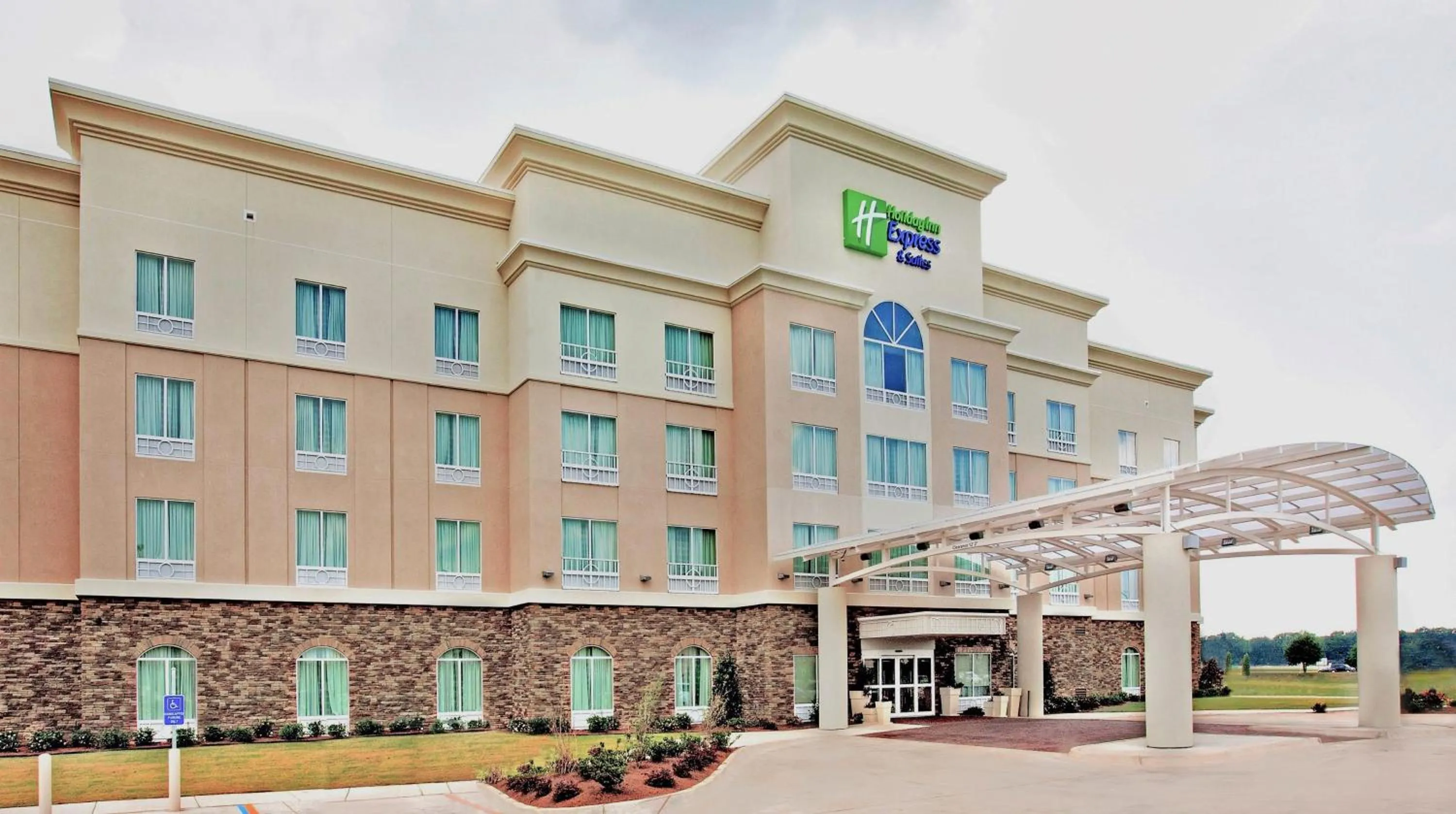 Property building in Holiday Inn Express and Suites Bossier City Louisiana Downs by IHG