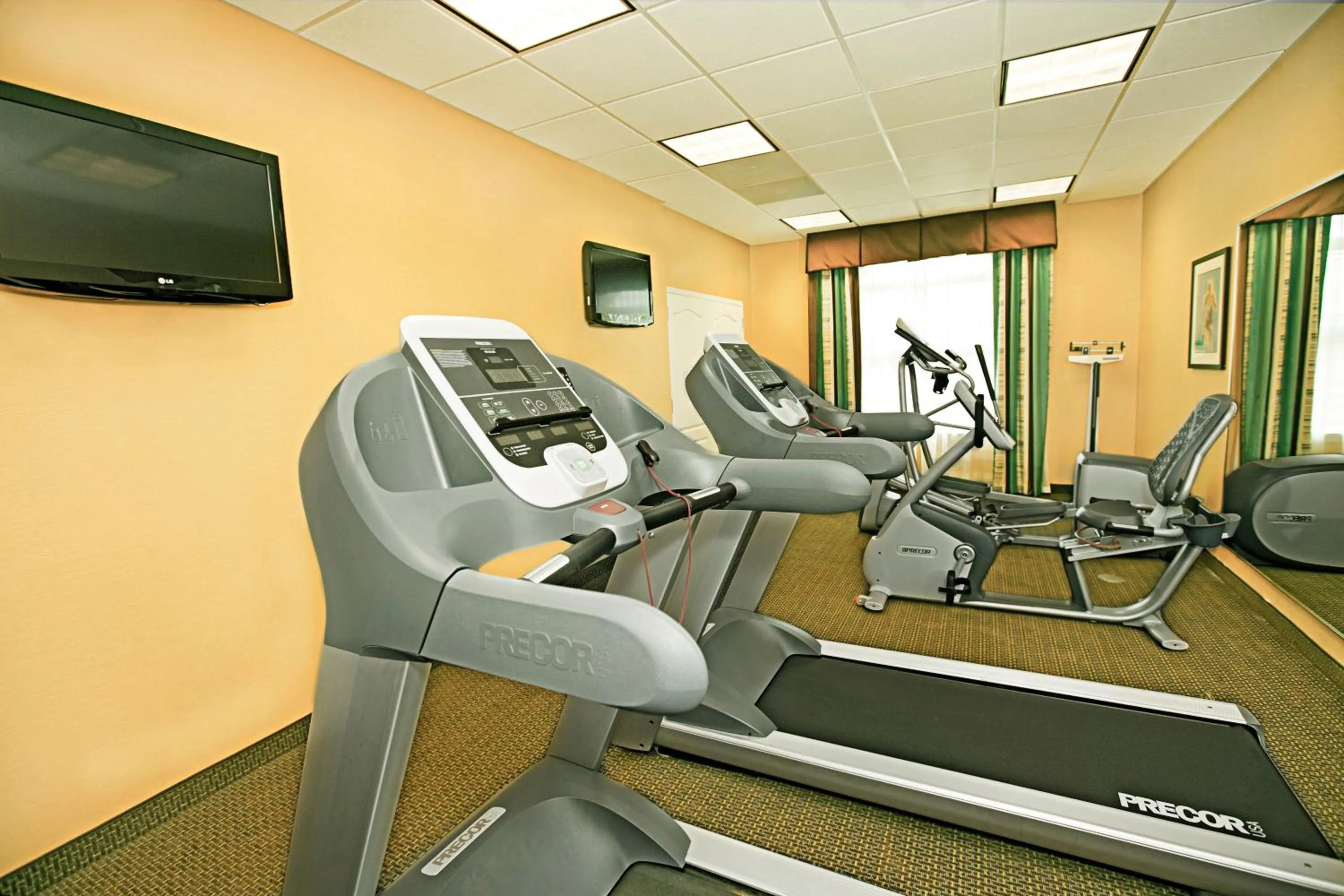 Fitness centre/facilities in Holiday Inn Express and Suites Bossier City Louisiana Downs by IHG