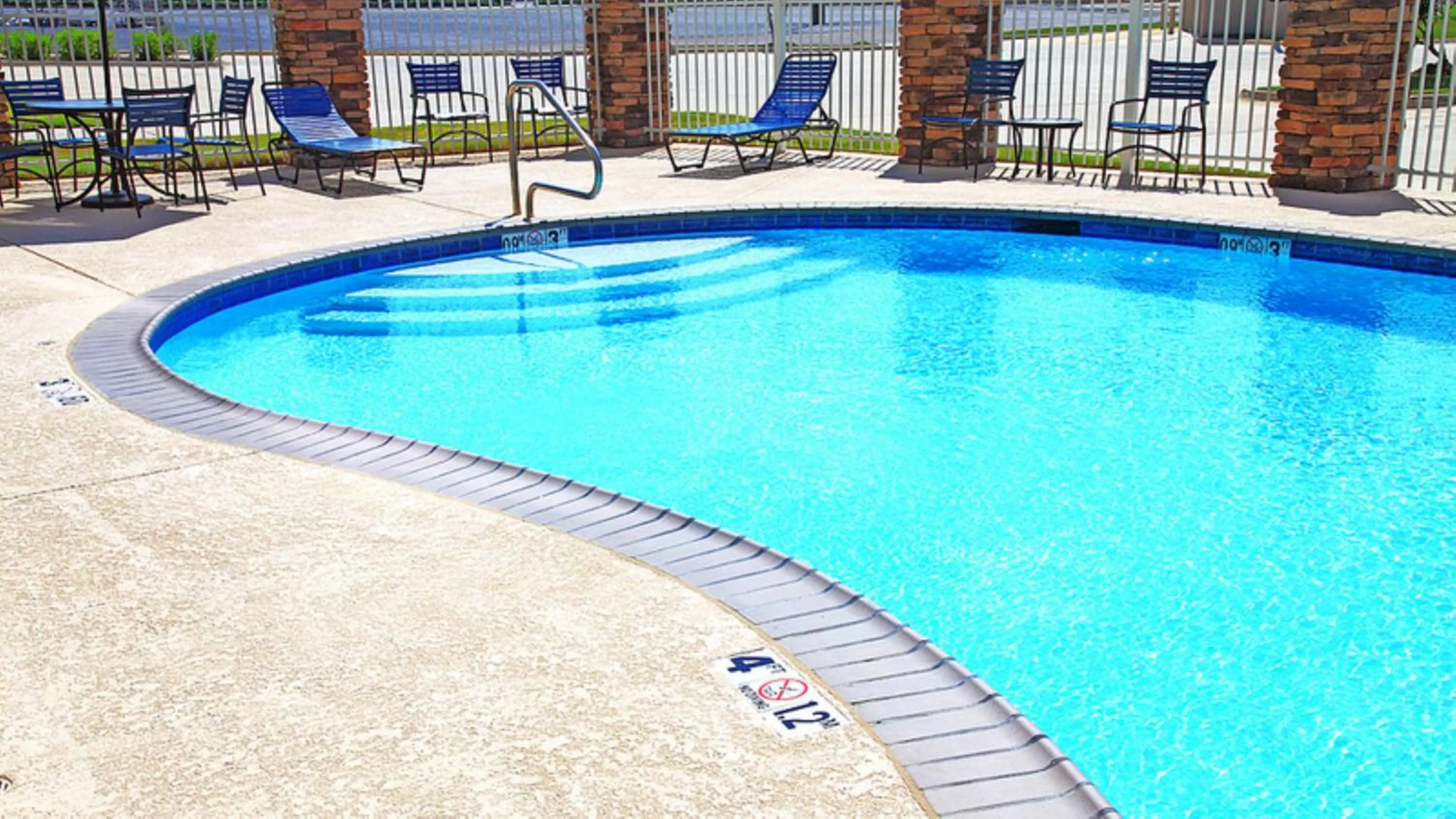 Swimming pool in Holiday Inn Express and Suites Bossier City Louisiana Downs by IHG