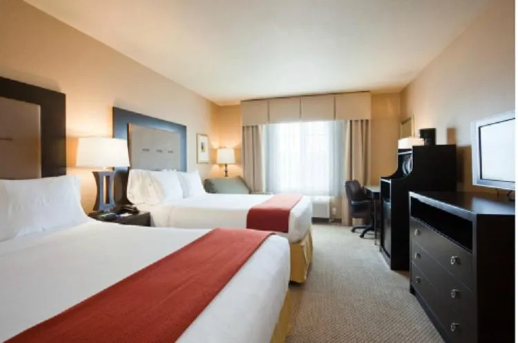 Bed in Holiday Inn Express and Suites Bossier City Louisiana Downs by IHG