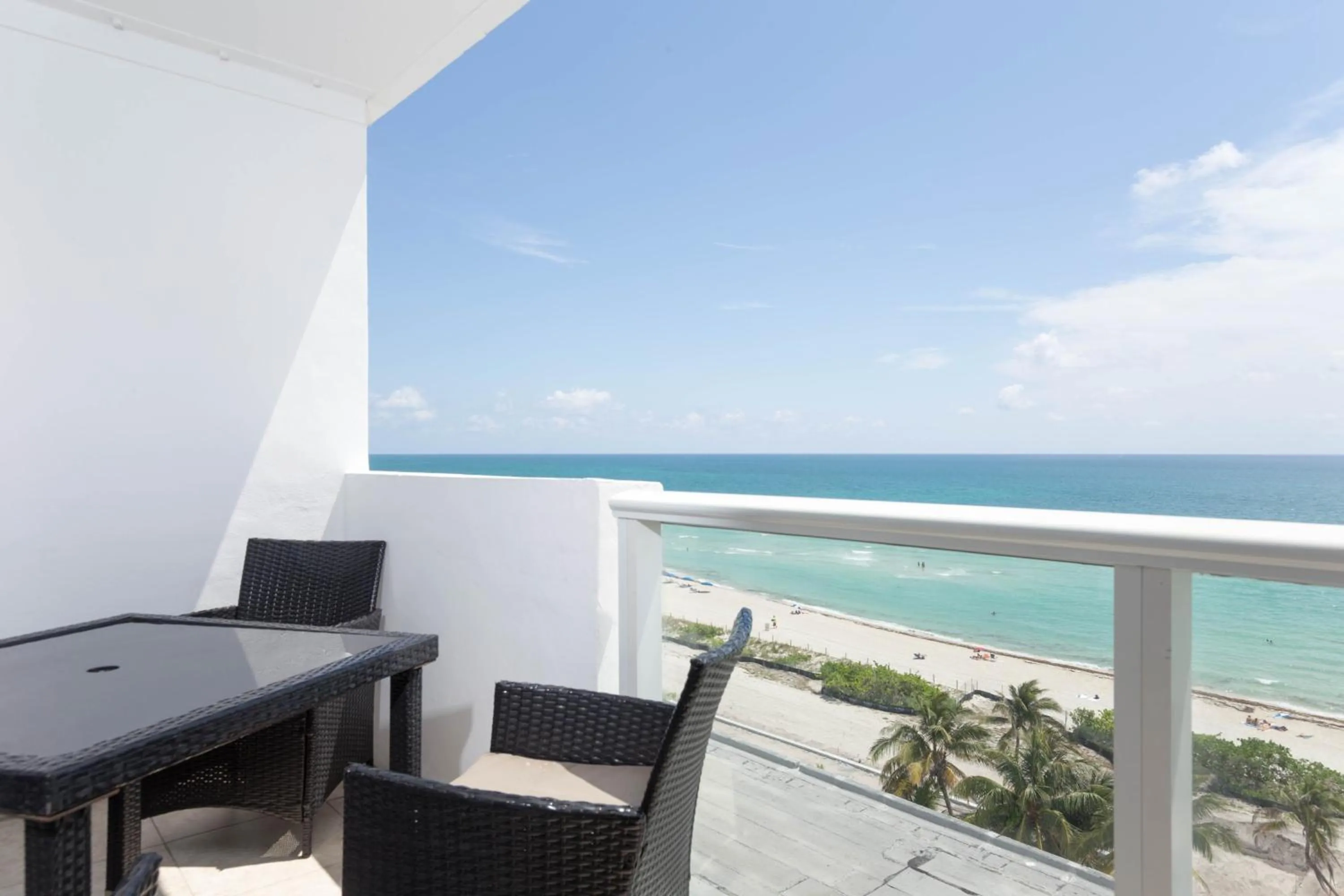 Natural landscape in New Point Miami Beach Apartments