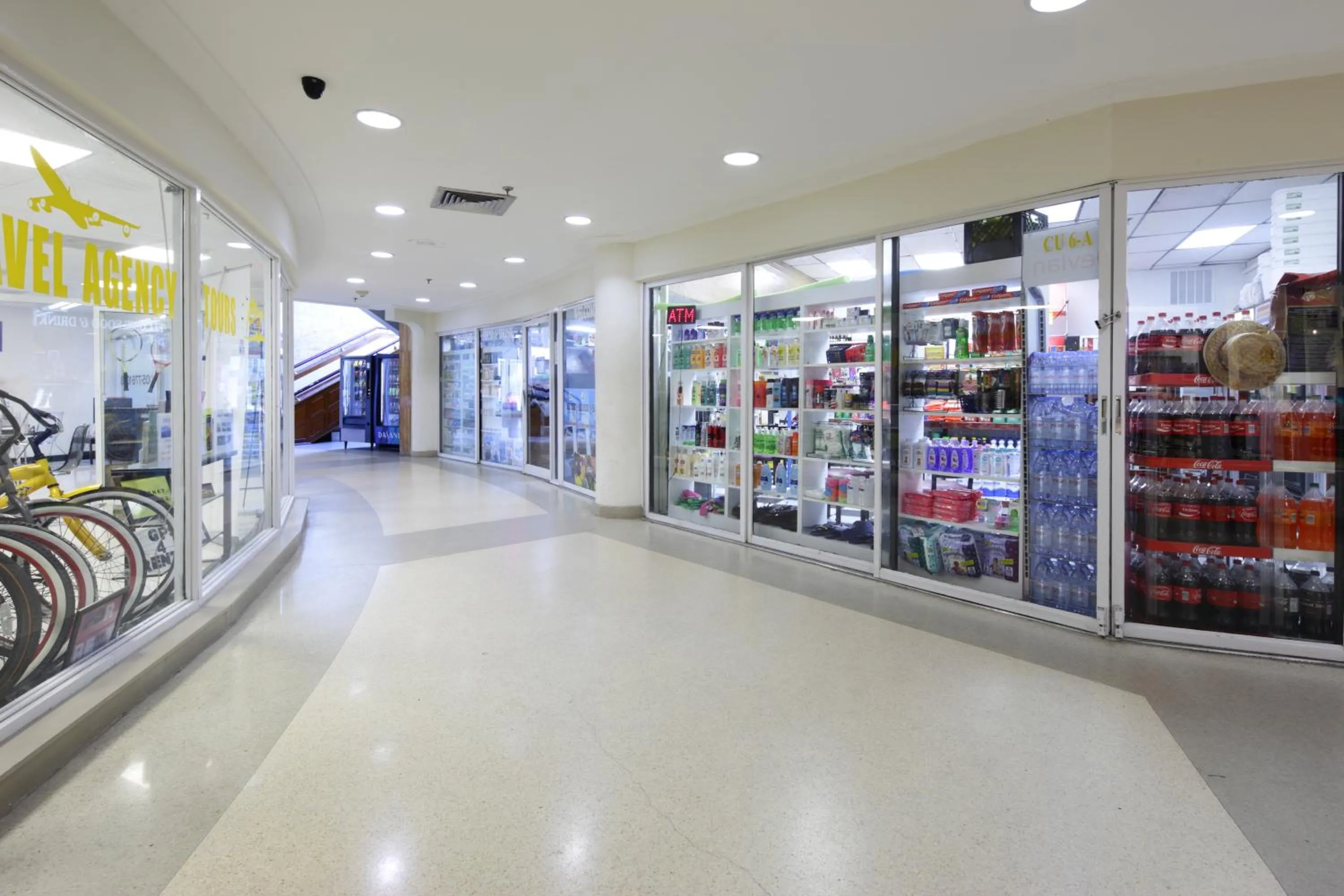 Supermarket/grocery shop in New Point Miami Beach Apartments