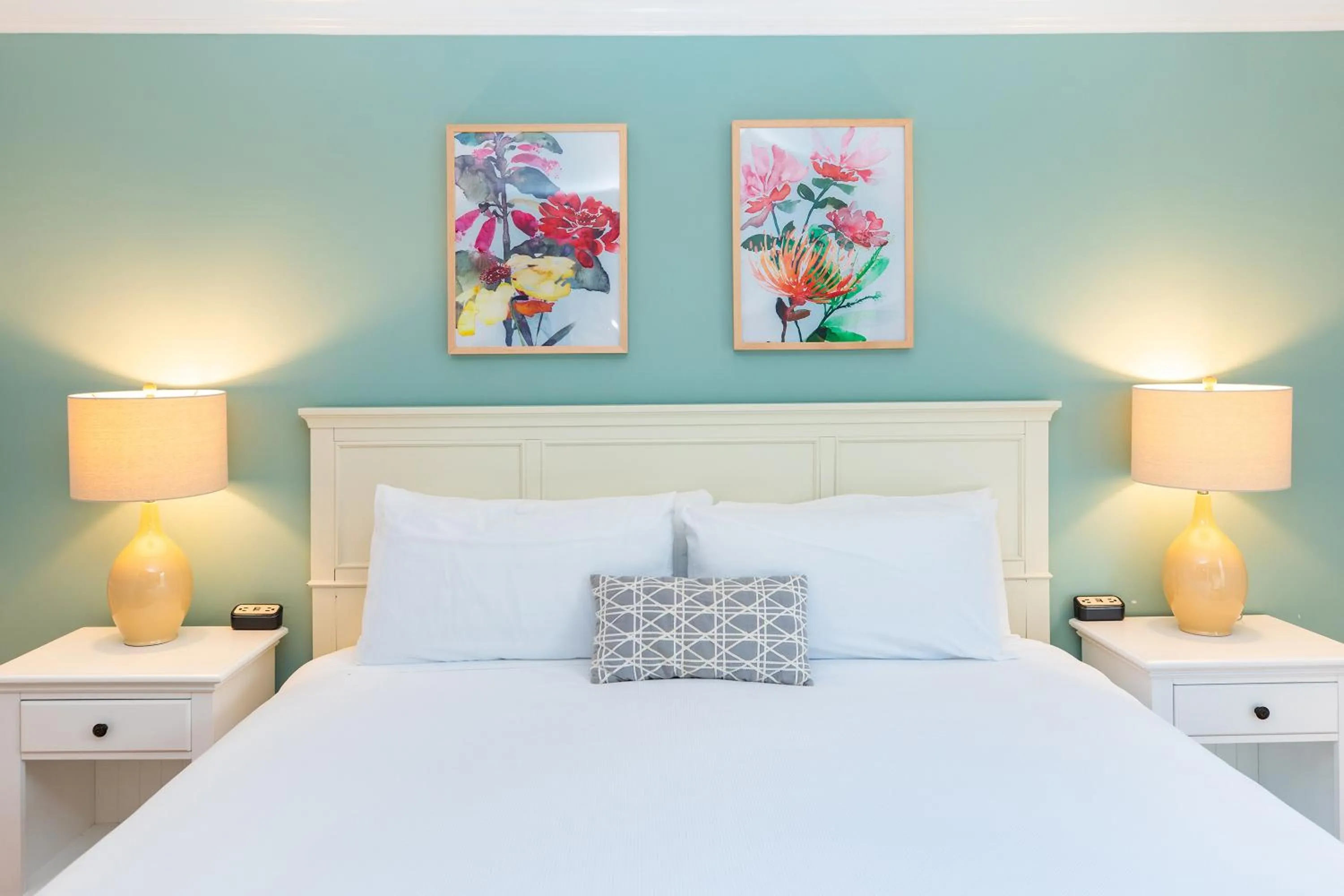 Bedroom, Bed in Island House Hotel