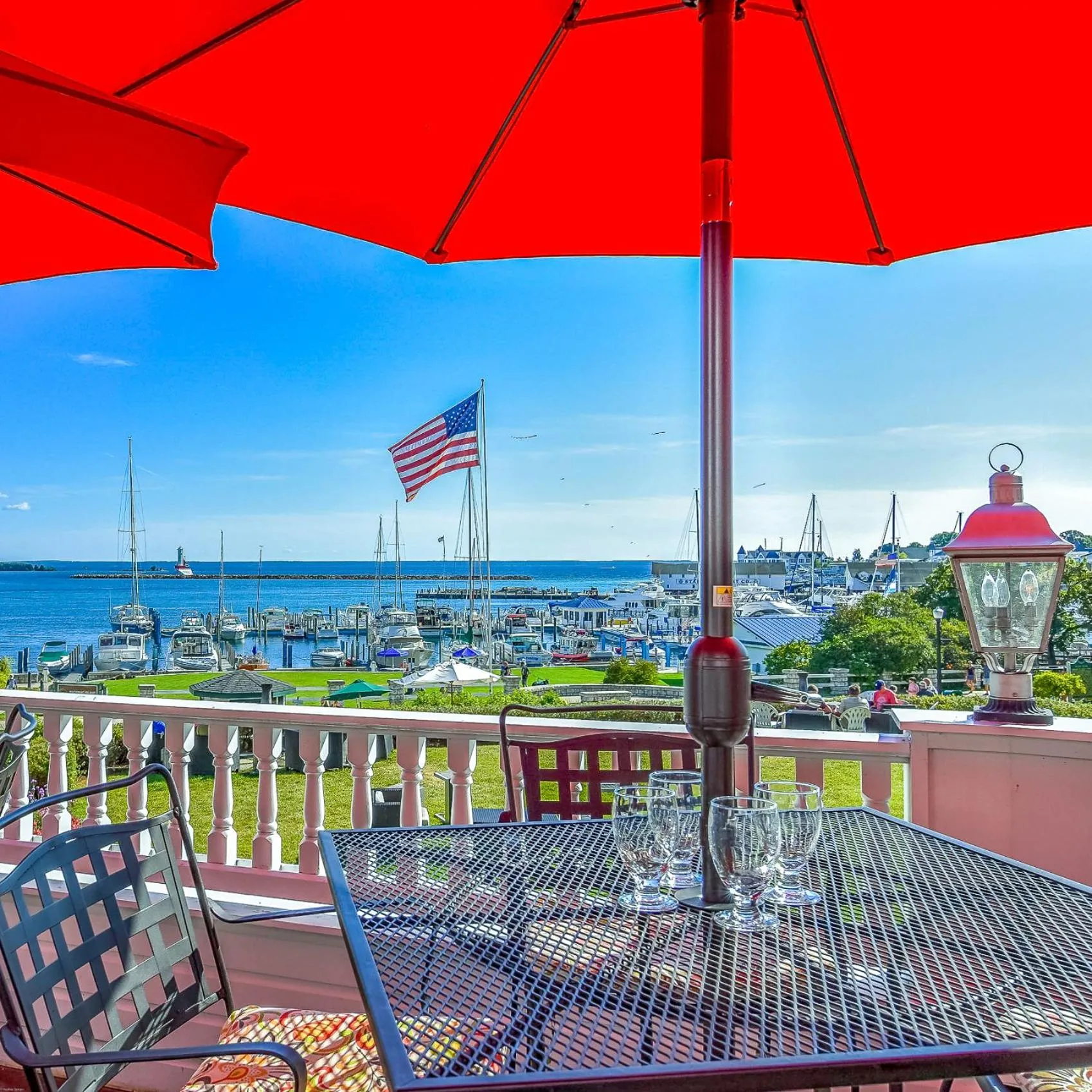 Restaurant/places to eat in Island House Hotel