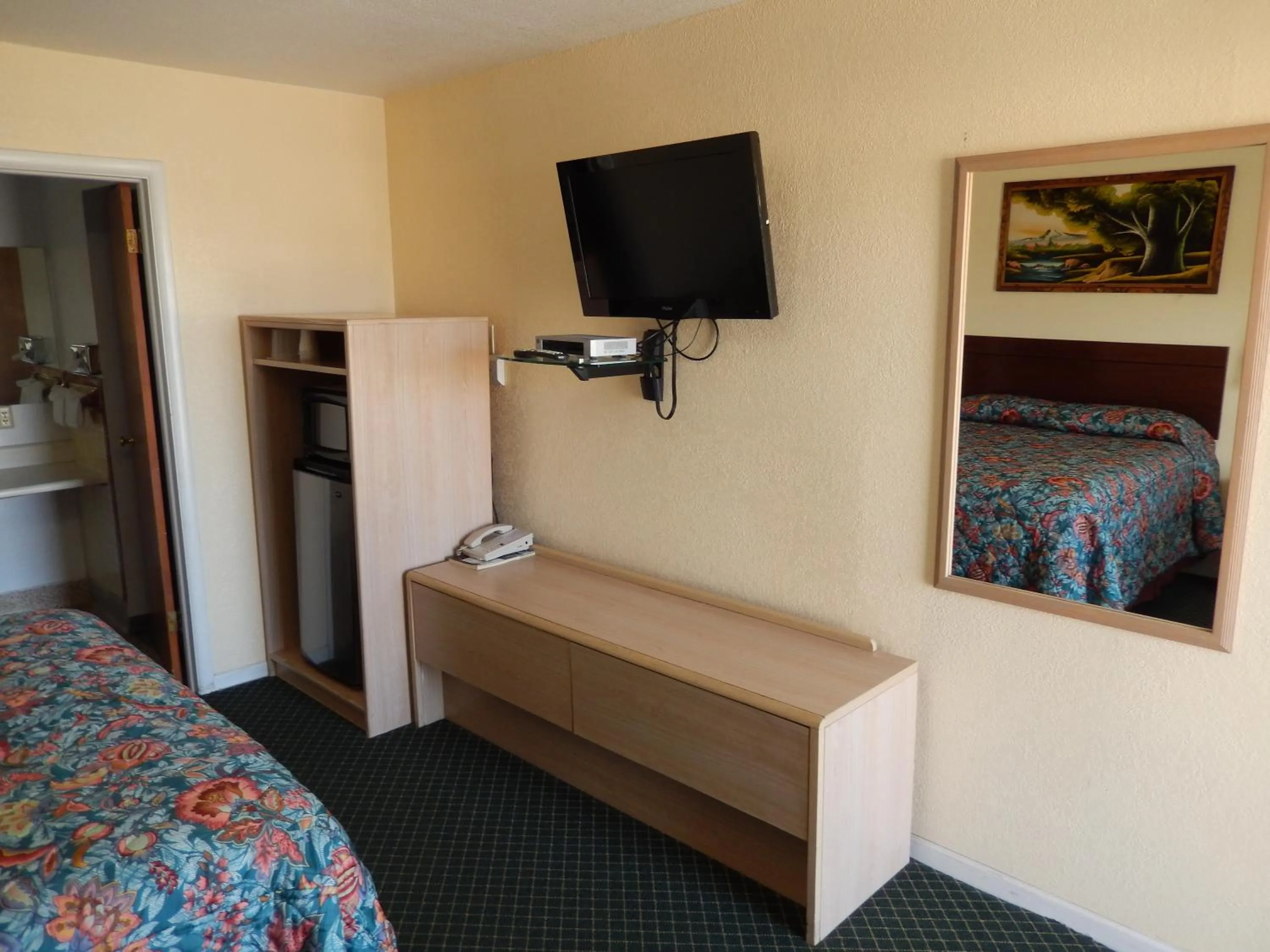Bedroom, Bed in Townsman Motel