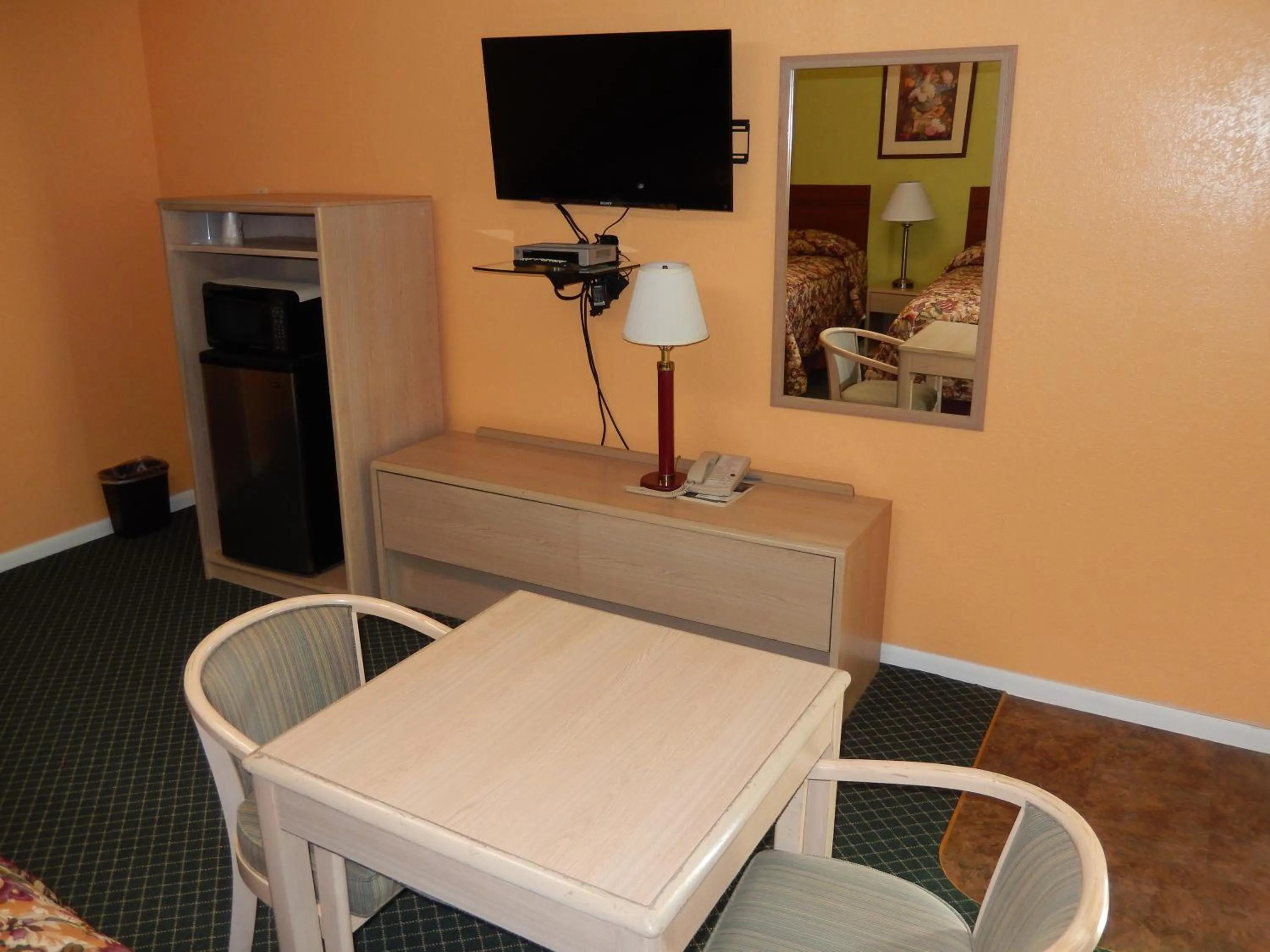Dining area in Townsman Motel