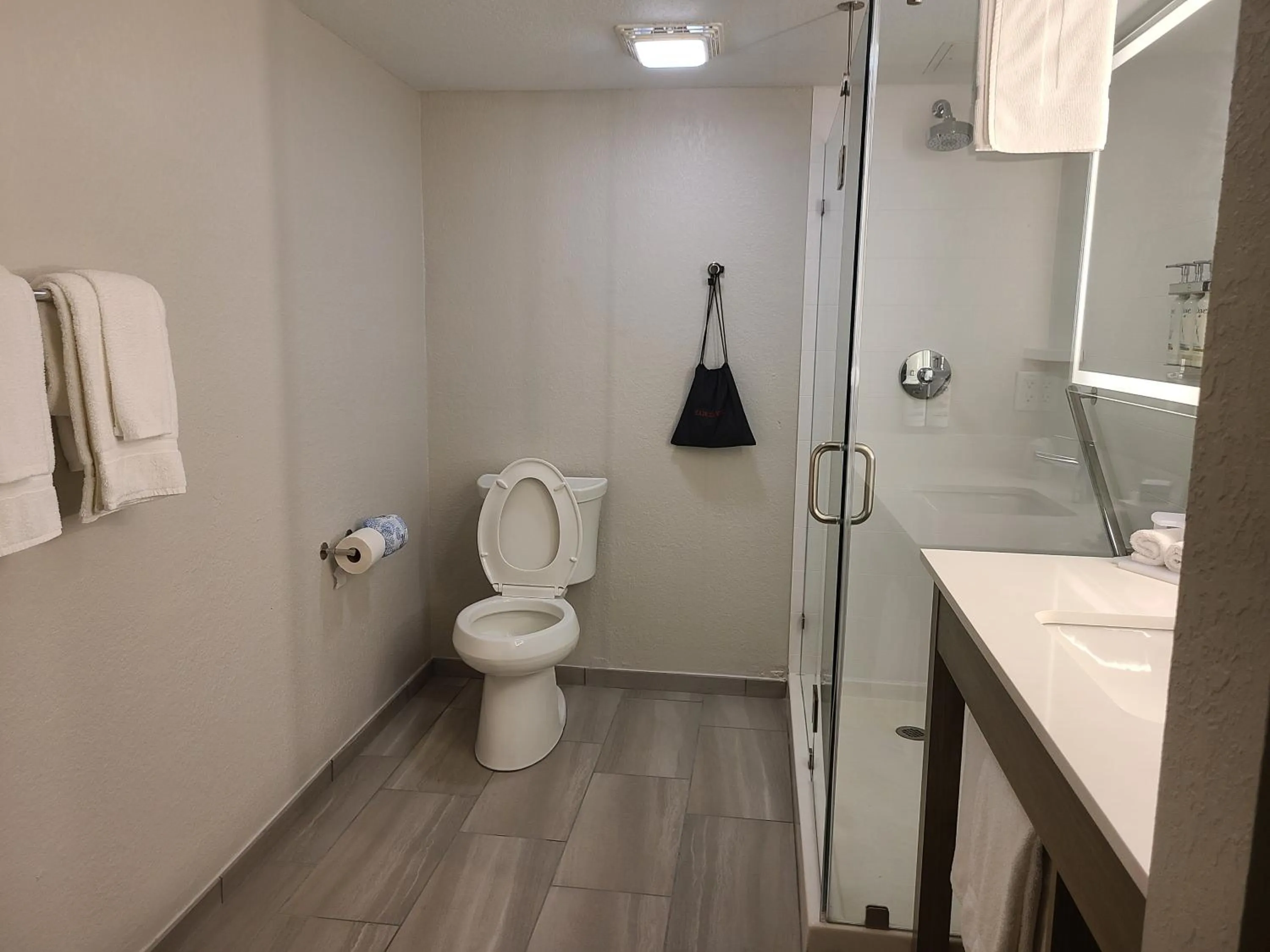 Bathroom in Holiday Inn Express Fort Lauderdale North - Executive Airport by IHG