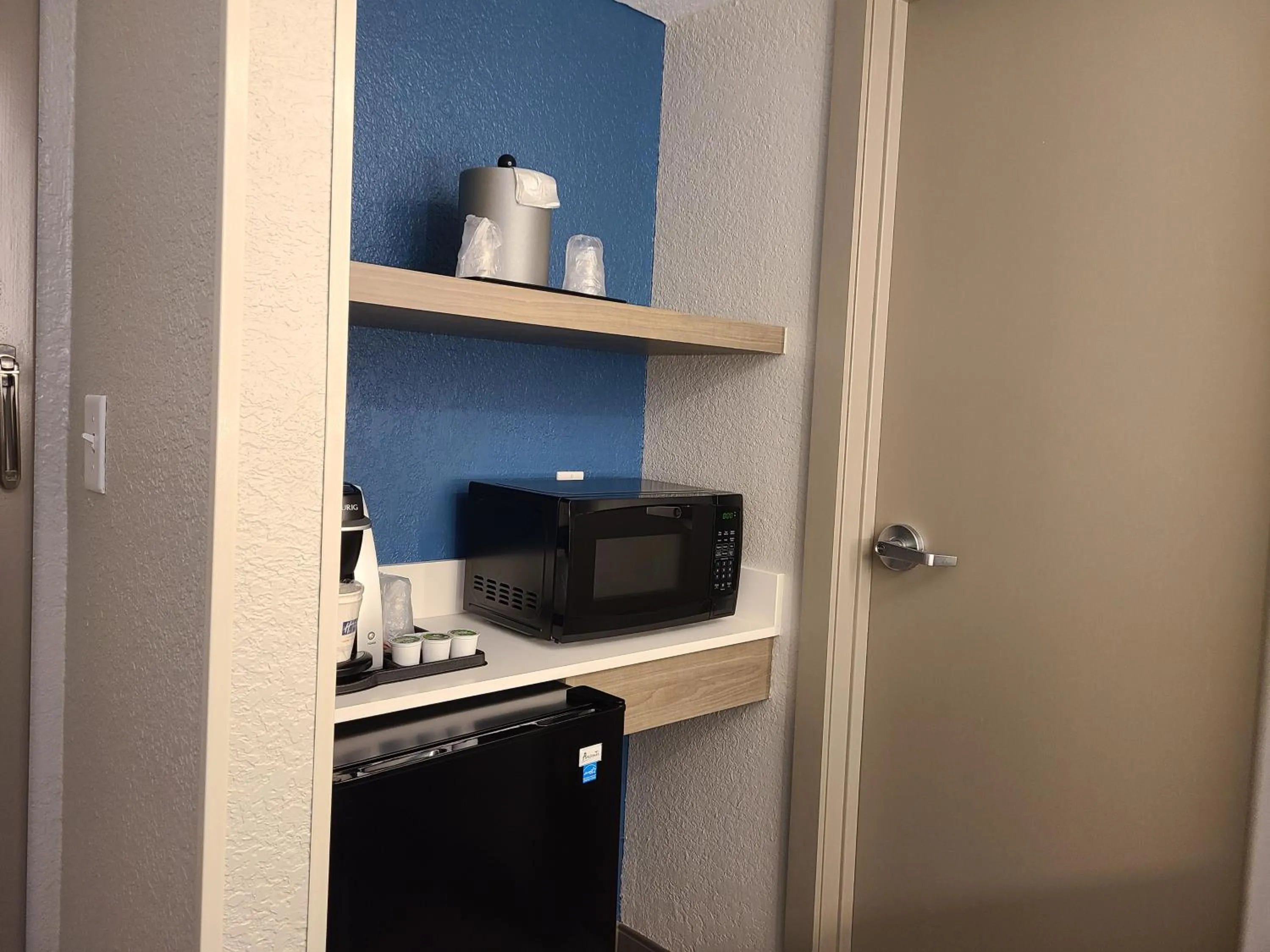 Coffee/tea facilities in Holiday Inn Express Fort Lauderdale North - Executive Airport by IHG