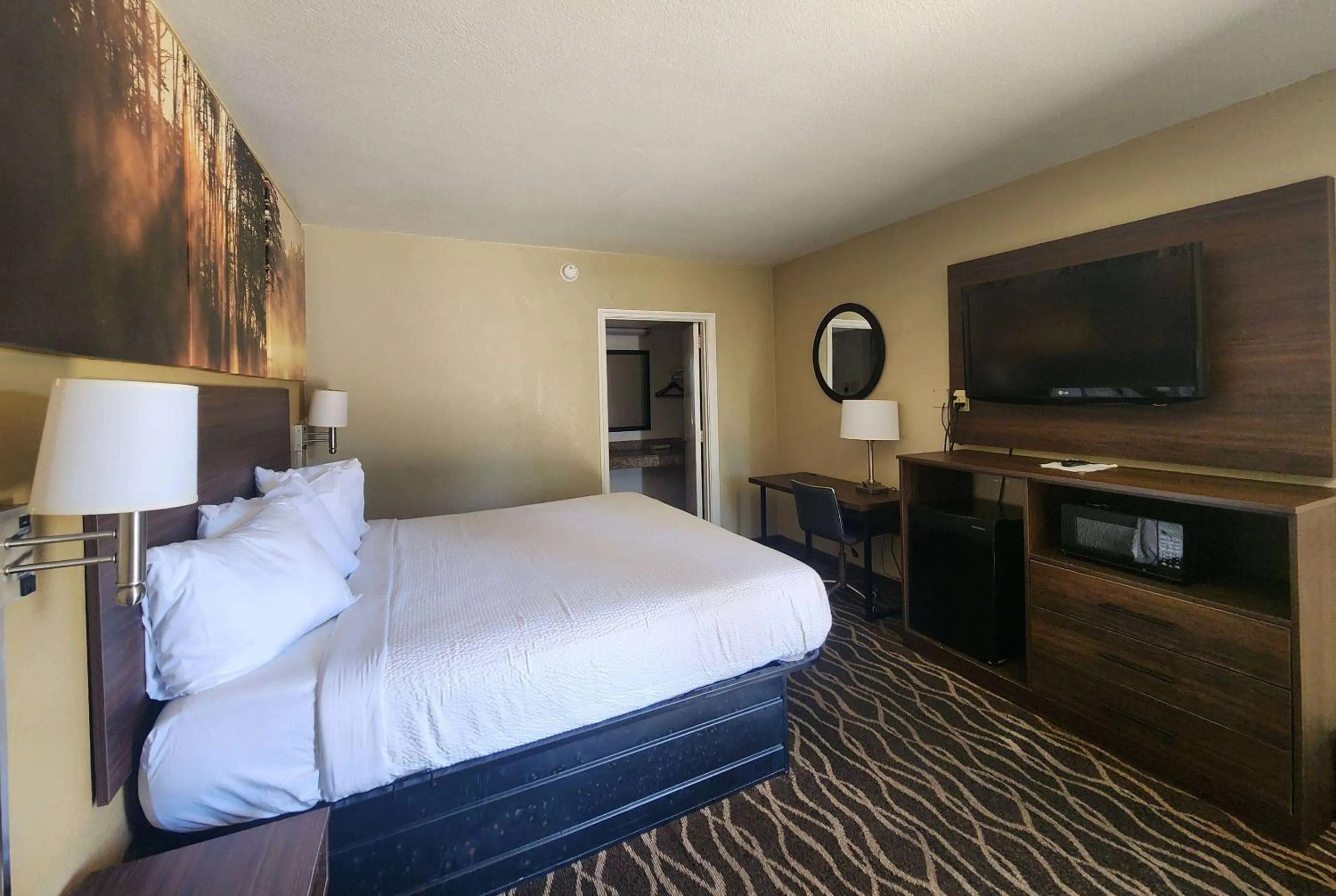 Photo of the whole room, Bed in Days Inn by Wyndham Leesville