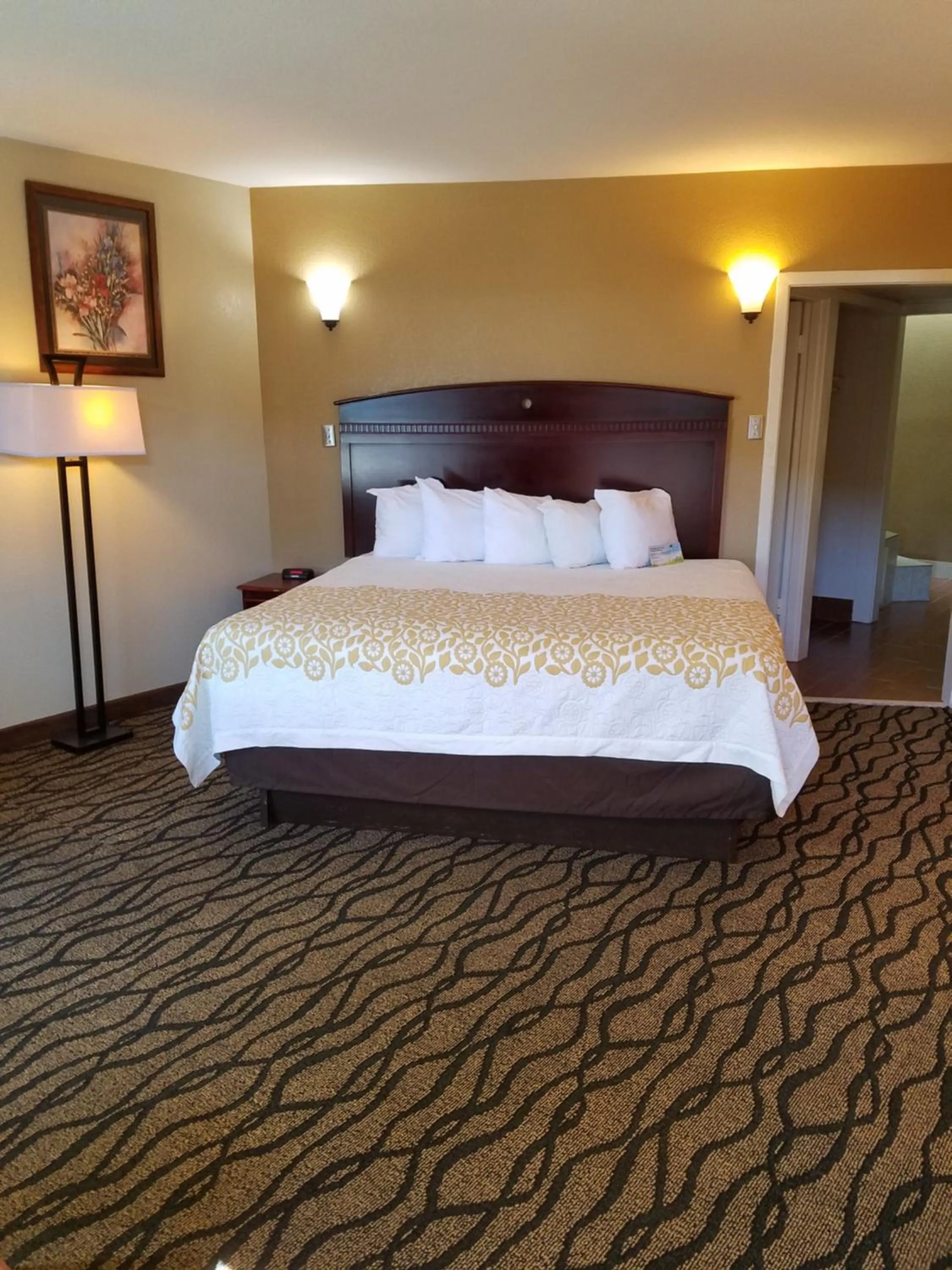 Bedroom, Bed in Days Inn by Wyndham Leesville